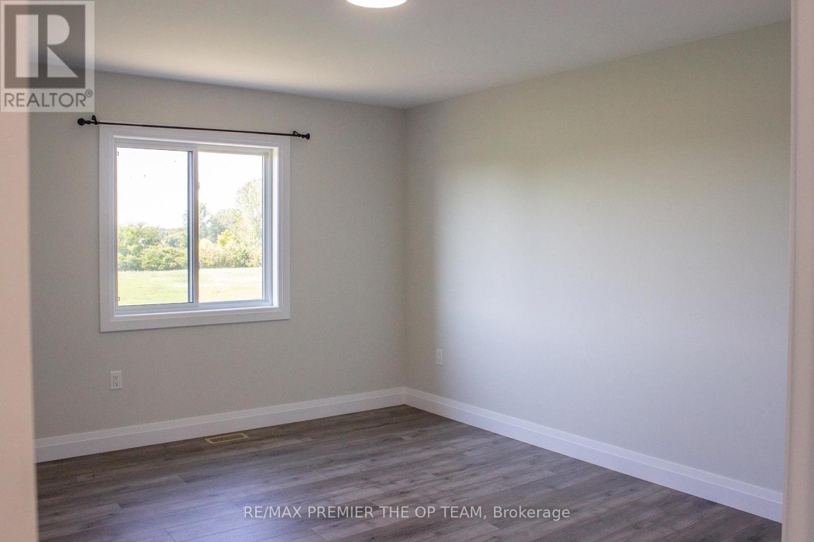 On - 103 Eagle Street, Leamington, Ontario  N8H 0G5 - Photo 12 - X12416425