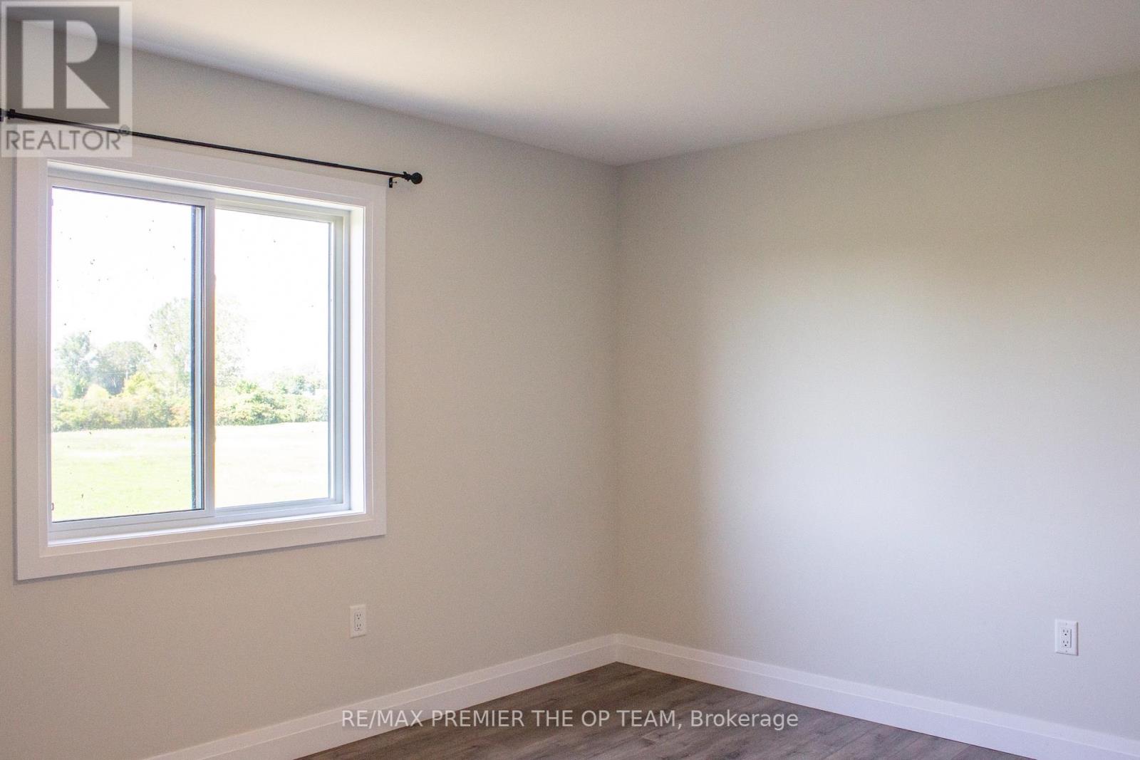 On - 103 Eagle Street, Leamington, Ontario  N8H 0G5 - Photo 9 - X12416425