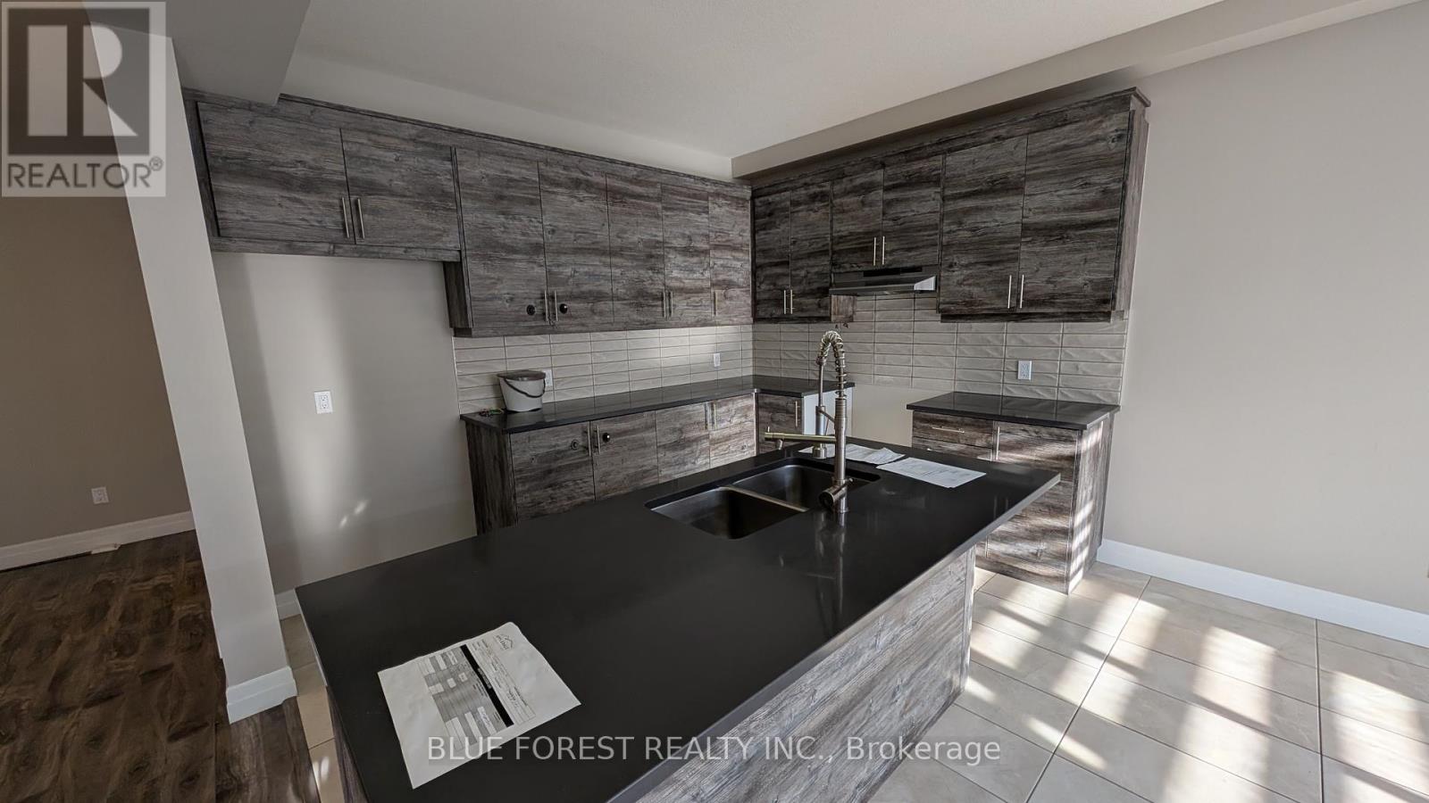 2926 Turner Crescent, London South, Ontario  N6M 0J3 - Photo 11 - X12422148