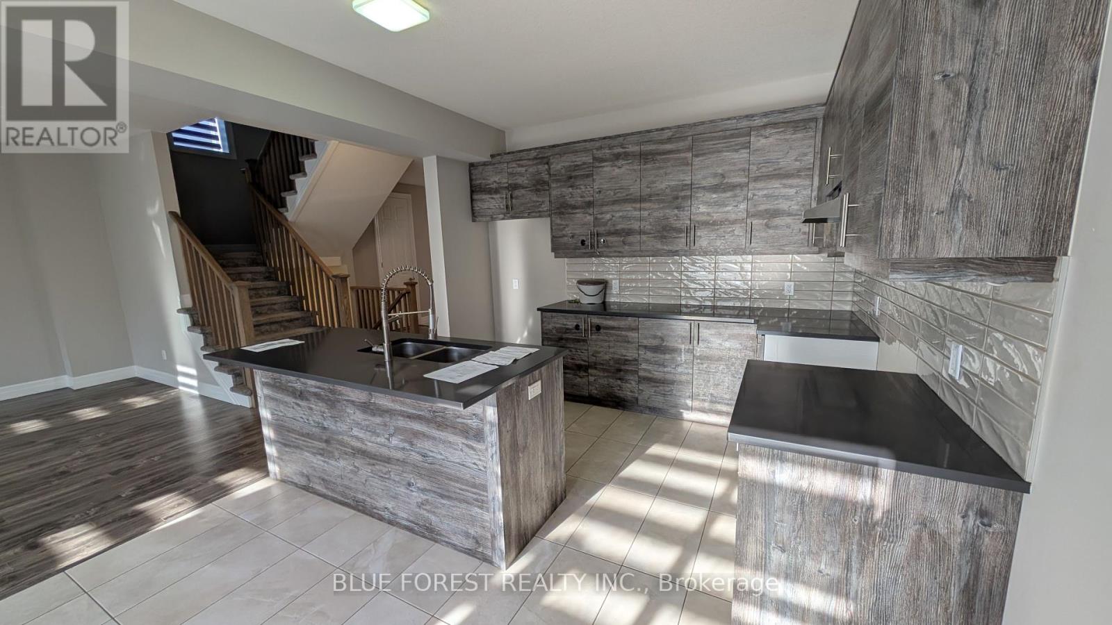 2926 Turner Crescent, London South, Ontario  N6M 0J3 - Photo 12 - X12422148