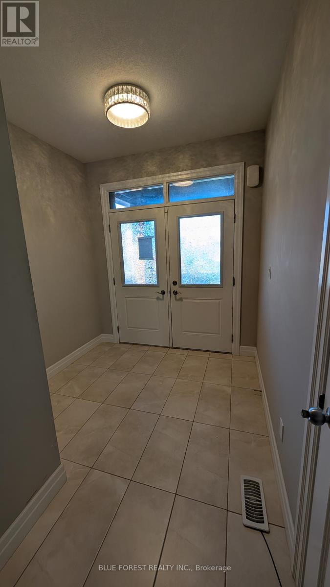 2926 Turner Crescent, London South, Ontario  N6M 0J3 - Photo 3 - X12422148