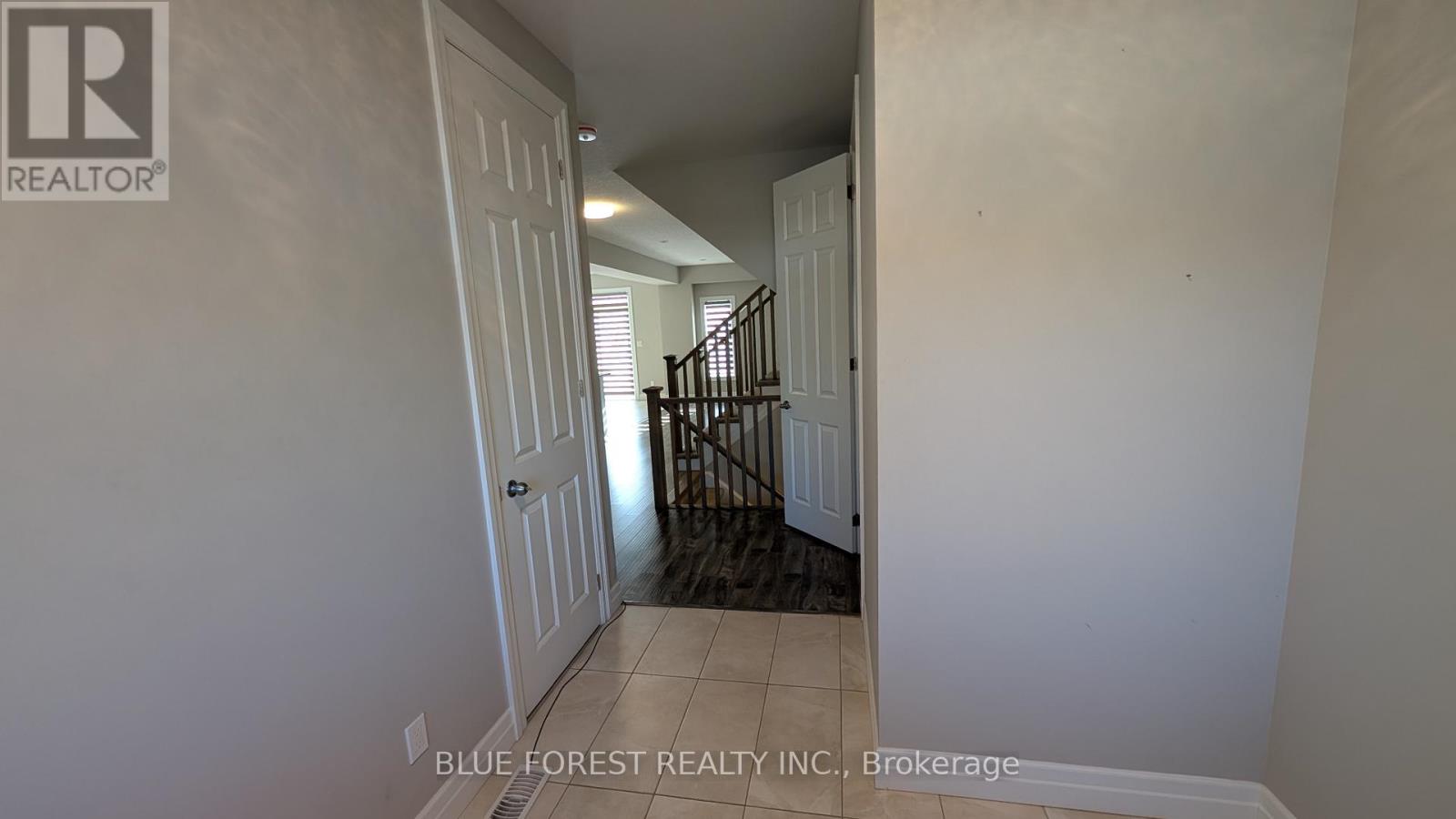 2926 Turner Crescent, London South, Ontario  N6M 0J3 - Photo 5 - X12422148