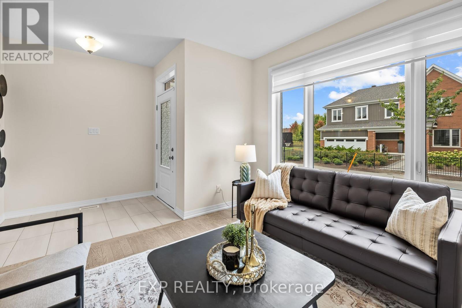 807 Mercier Crescent, Ottawa, Ontario  K1W 1E6 - Photo 5 - X12422145