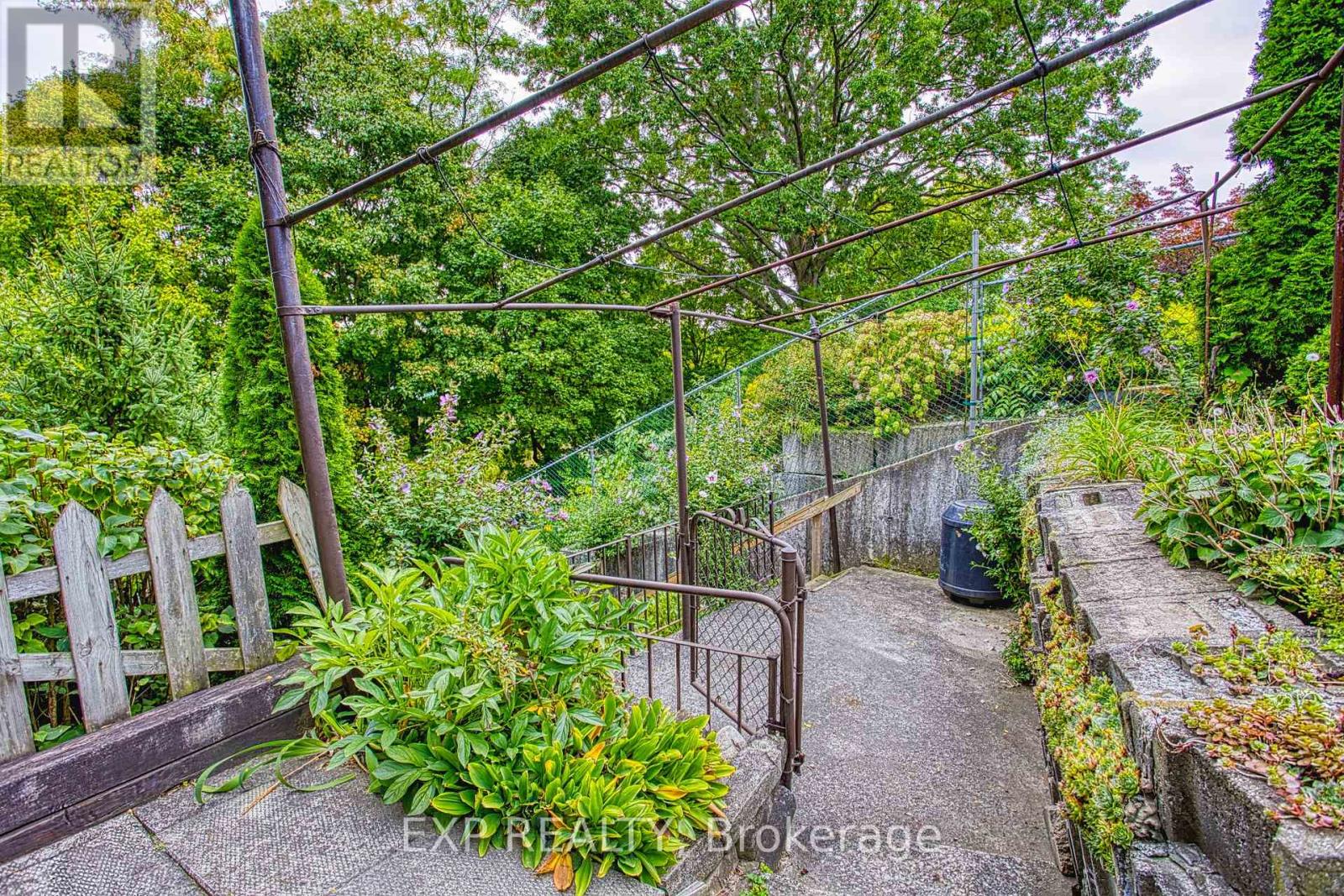 633 Rosseau Road, Hamilton, Ontario  L8K 4T9 - Photo 38 - X12421985