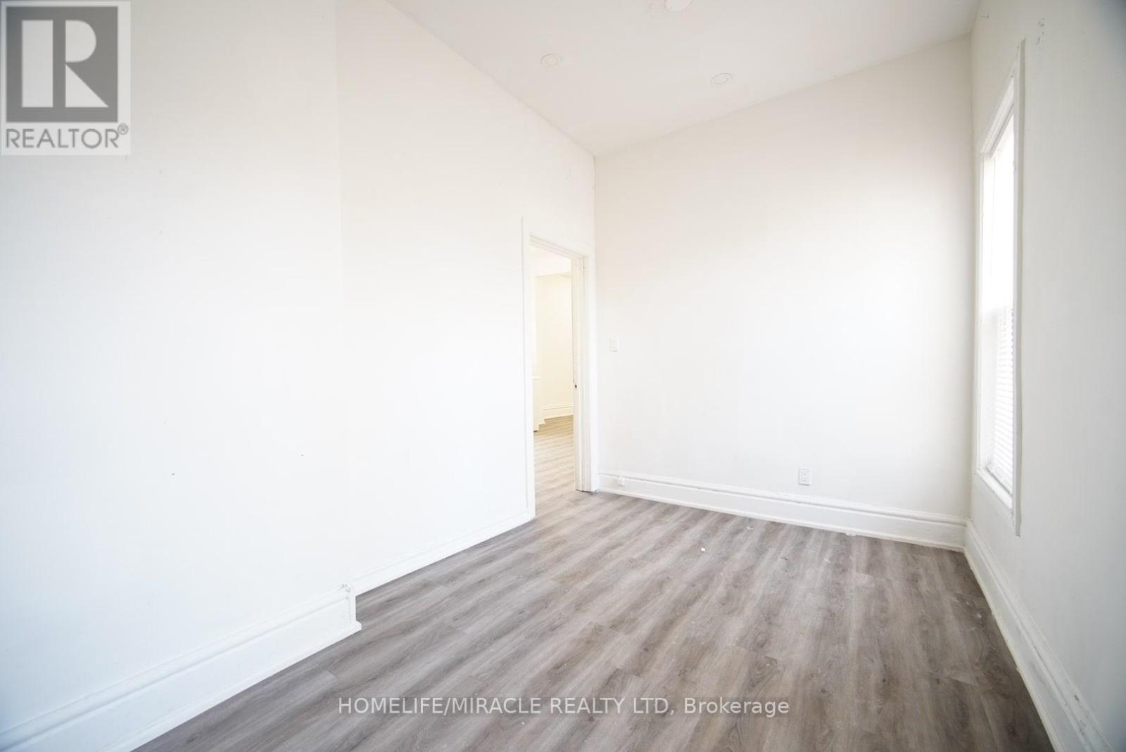 148 Adelaide Street N, London East, Ontario  N6B 3G8 - Photo 11 - X12422037