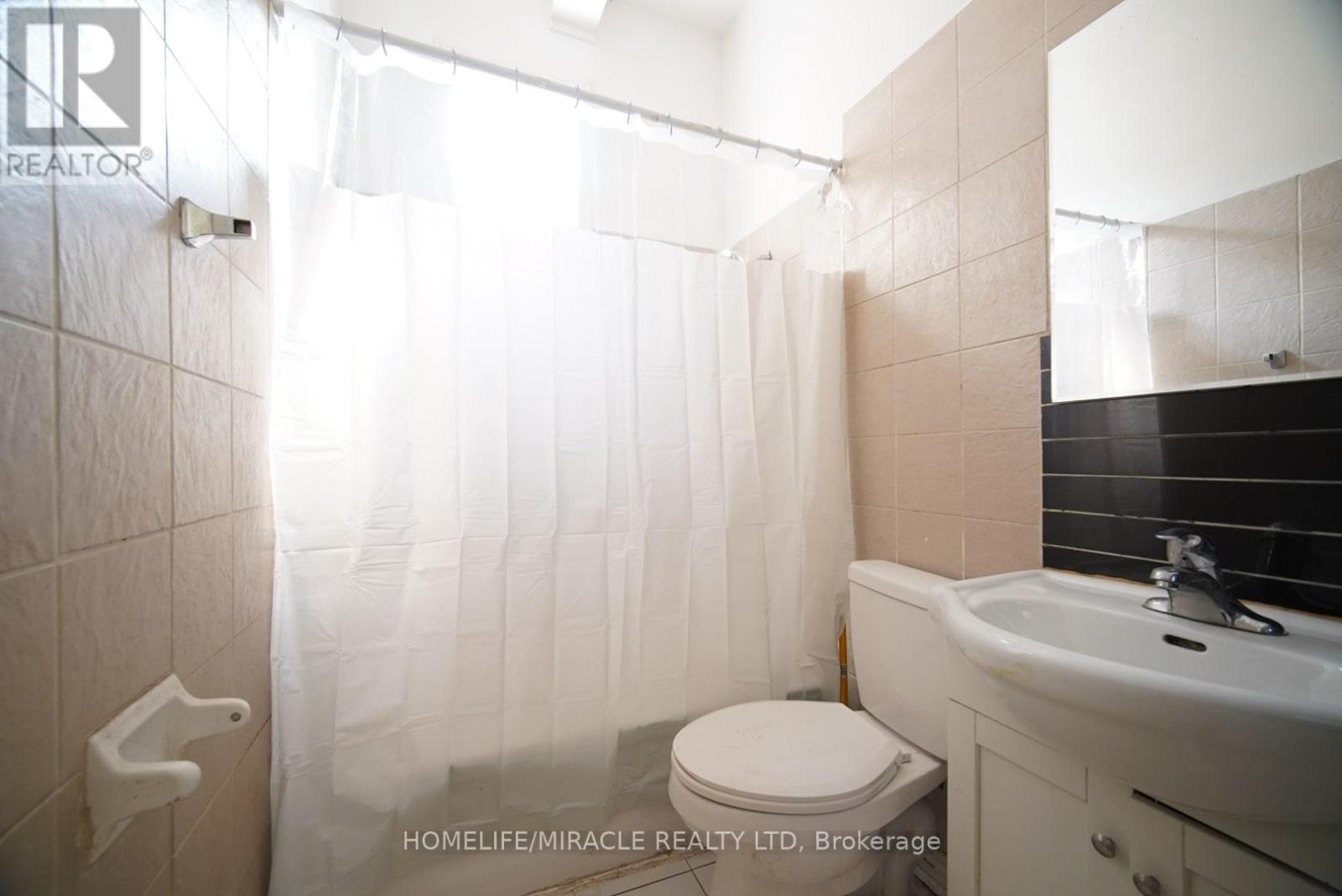 148 Adelaide Street N, London East, Ontario  N6B 3G8 - Photo 13 - X12422037