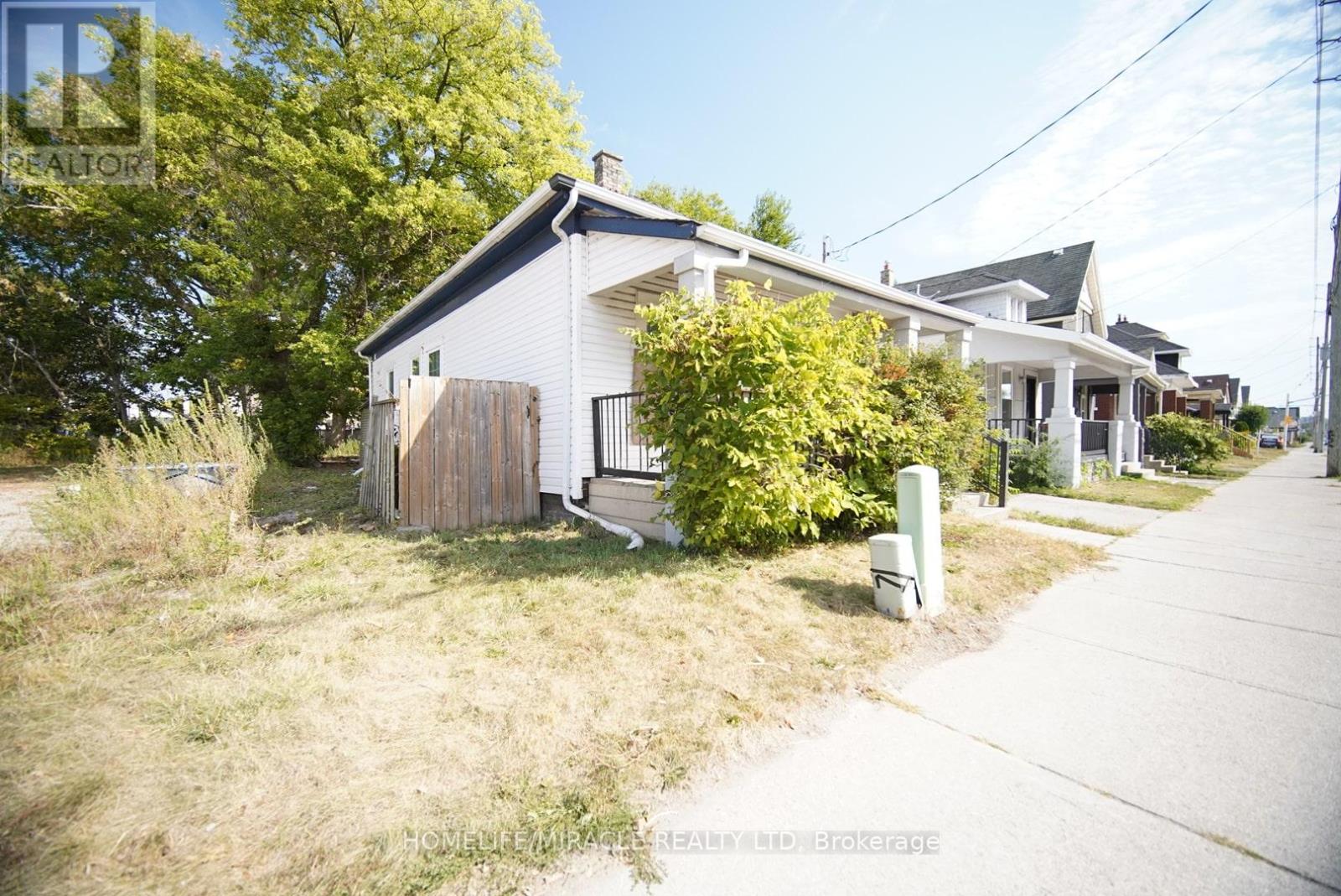 148 Adelaide Street N, London East, Ontario  N6B 3G8 - Photo 2 - X12422037