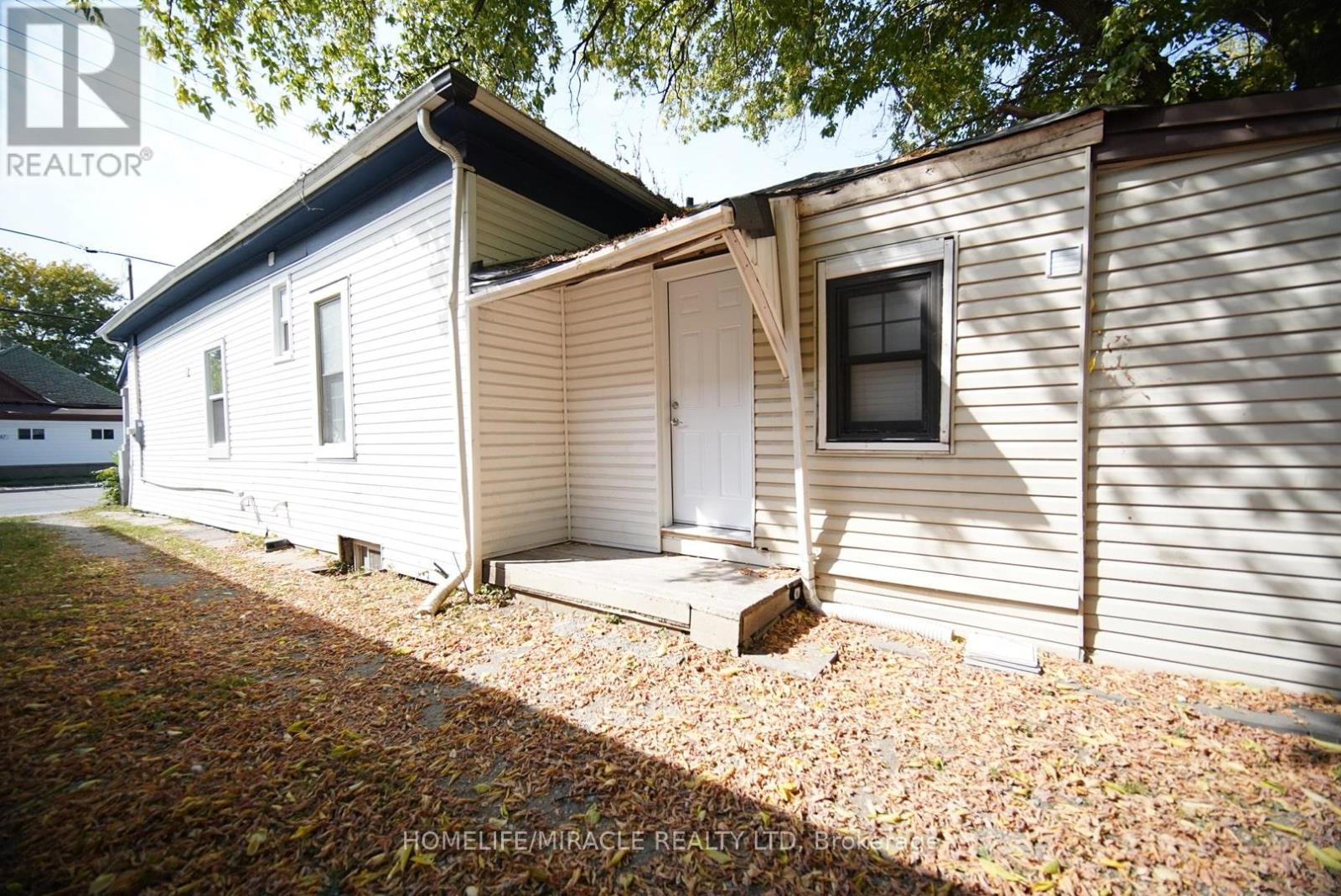 148 Adelaide Street N, London East, Ontario  N6B 3G8 - Photo 3 - X12422037