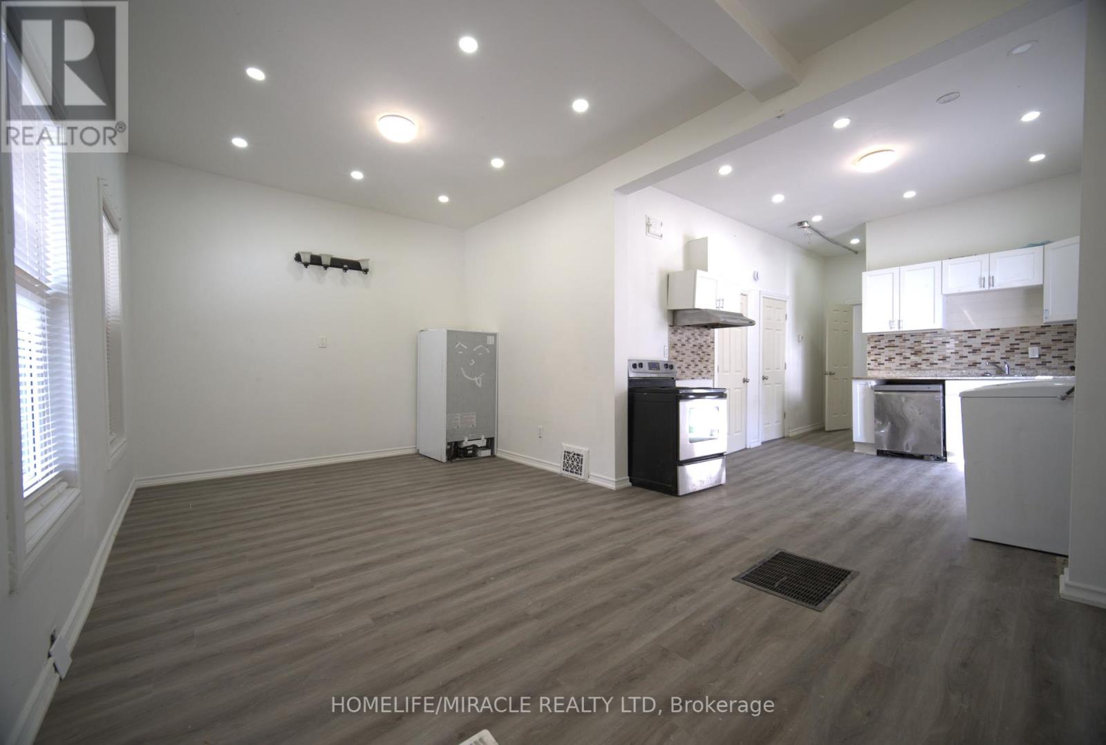 148 Adelaide Street N, London East, Ontario  N6B 3G8 - Photo 4 - X12422037