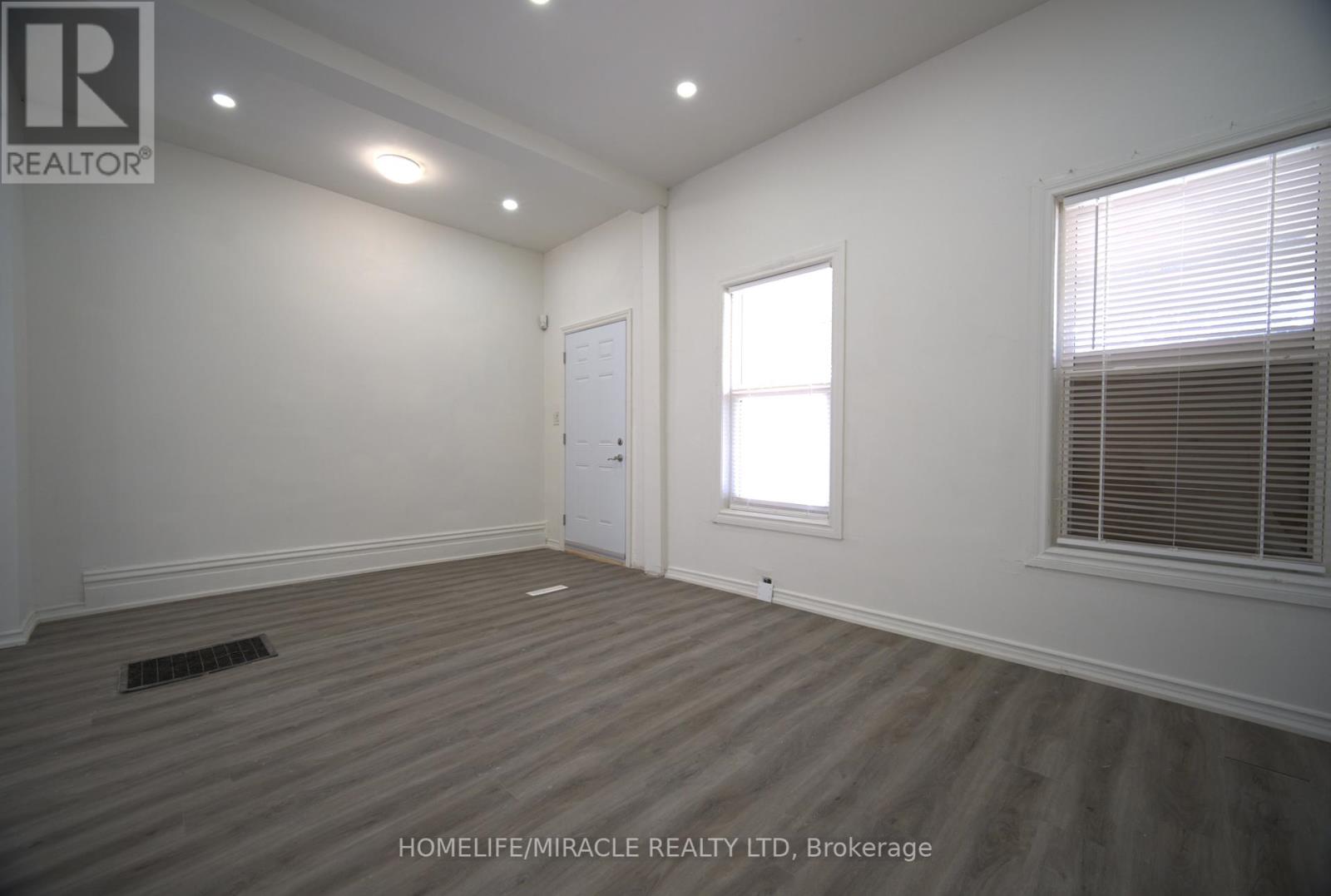 148 Adelaide Street N, London East, Ontario  N6B 3G8 - Photo 5 - X12422037
