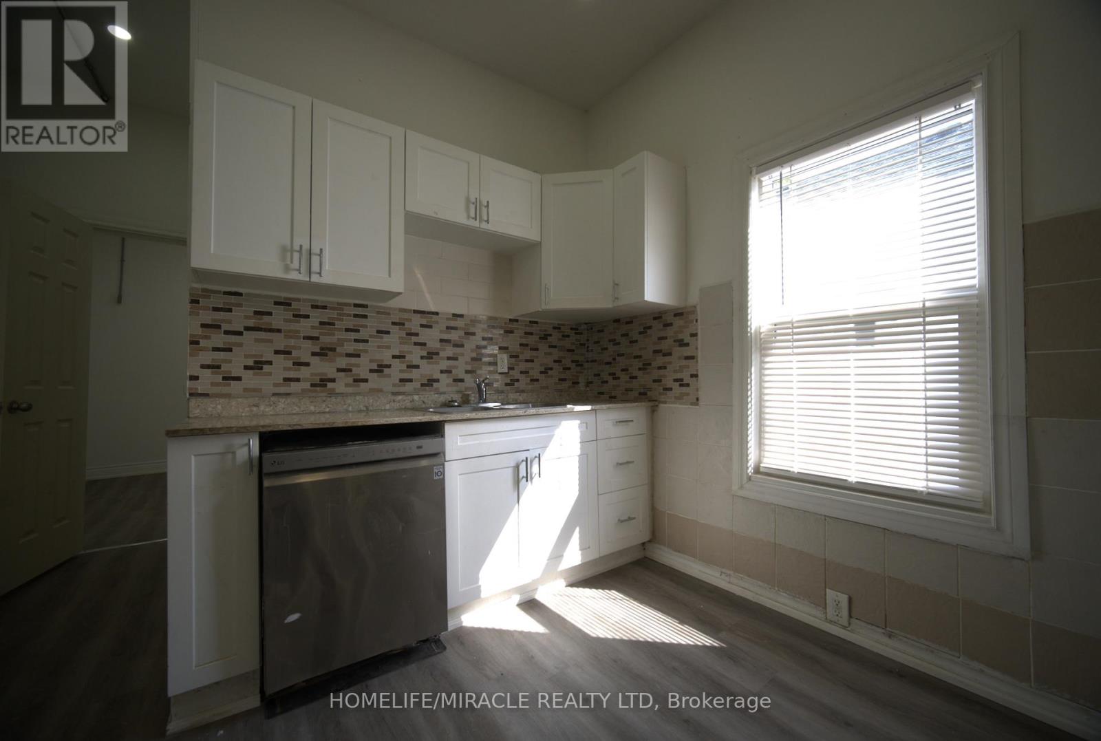 148 Adelaide Street N, London East, Ontario  N6B 3G8 - Photo 7 - X12422037