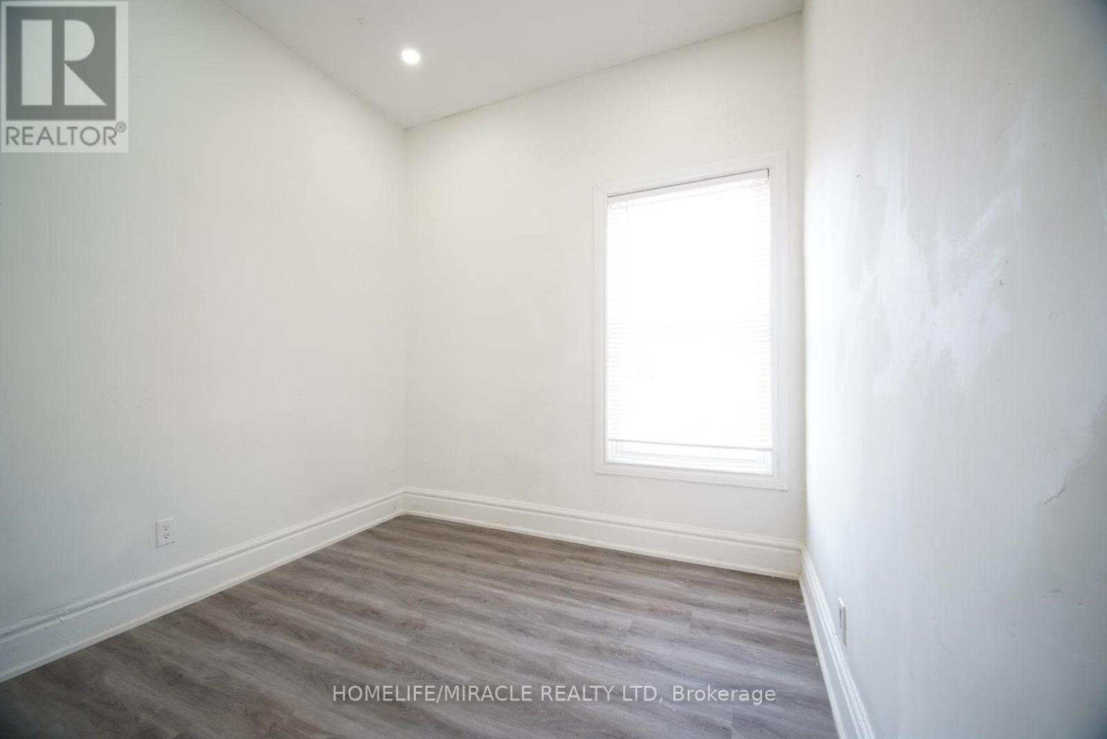 148 Adelaide Street N, London East, Ontario  N6B 3G8 - Photo 8 - X12422037