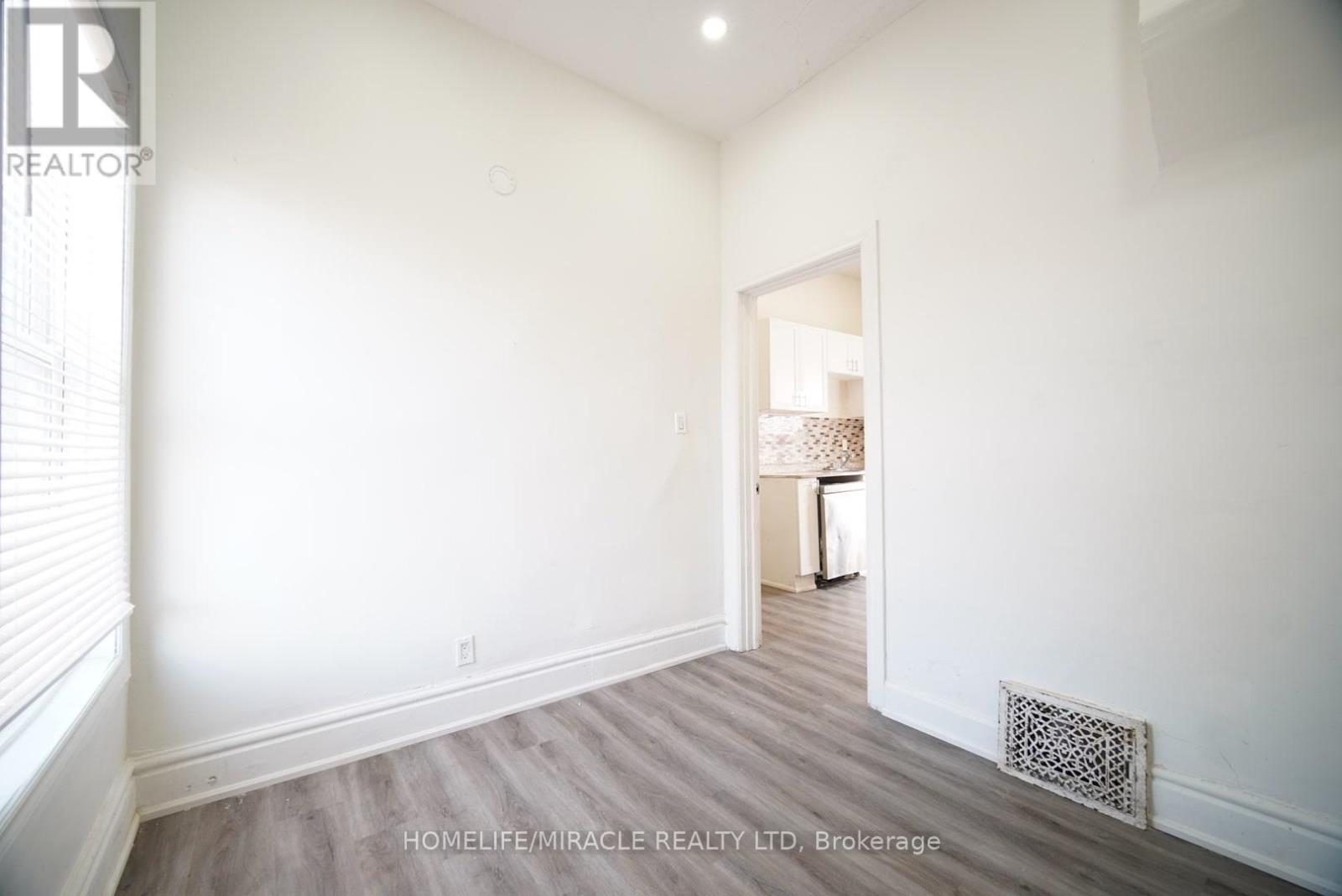 148 Adelaide Street N, London East, Ontario  N6B 3G8 - Photo 9 - X12422037