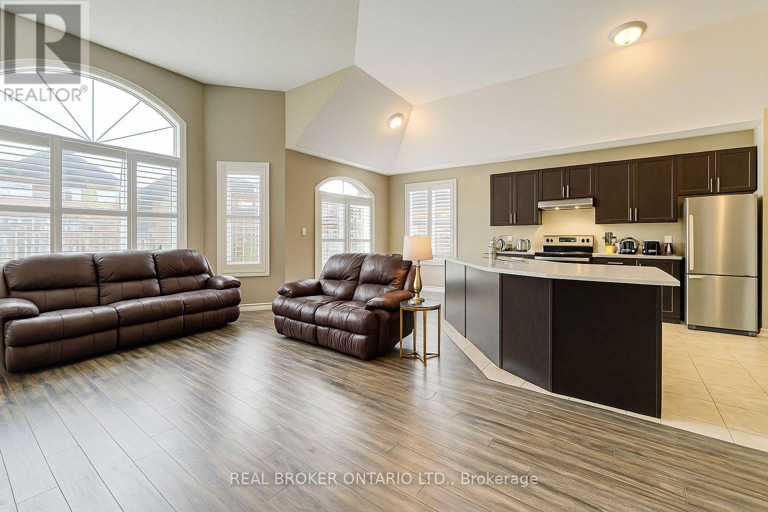 42 Barron Boulevard, Kawartha Lakes, Ontario  K9V 0C4 - Photo 2 - X12422073