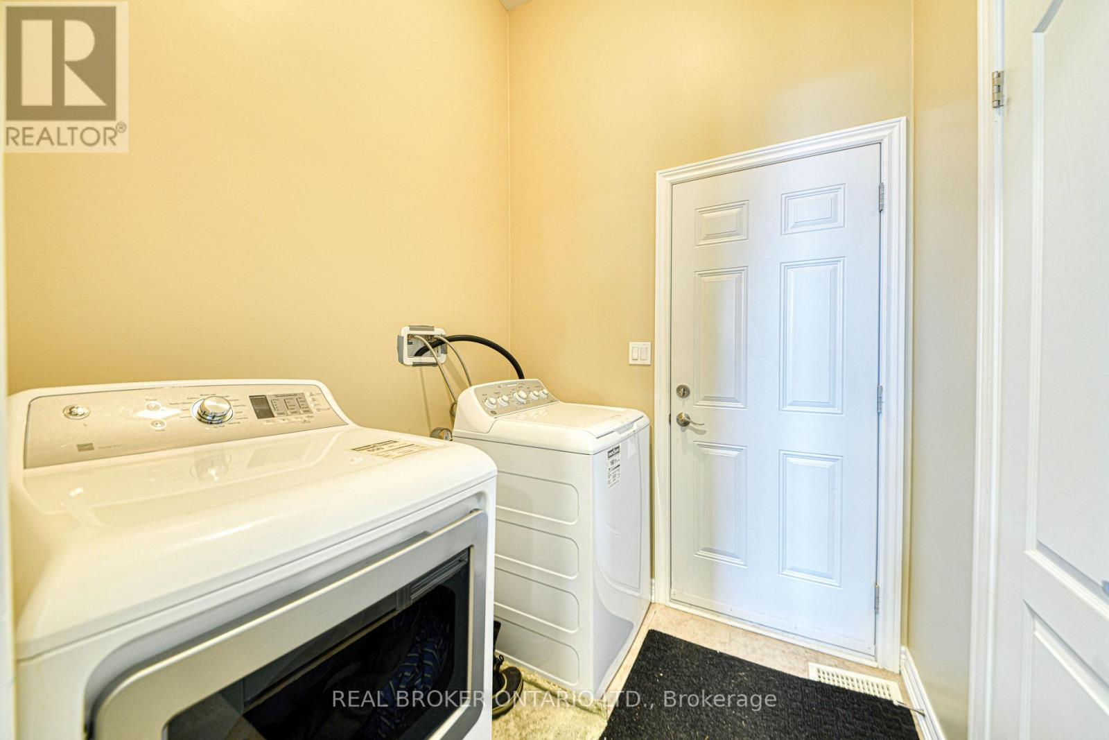 42 Barron Boulevard, Kawartha Lakes, Ontario  K9V 0C4 - Photo 9 - X12422073
