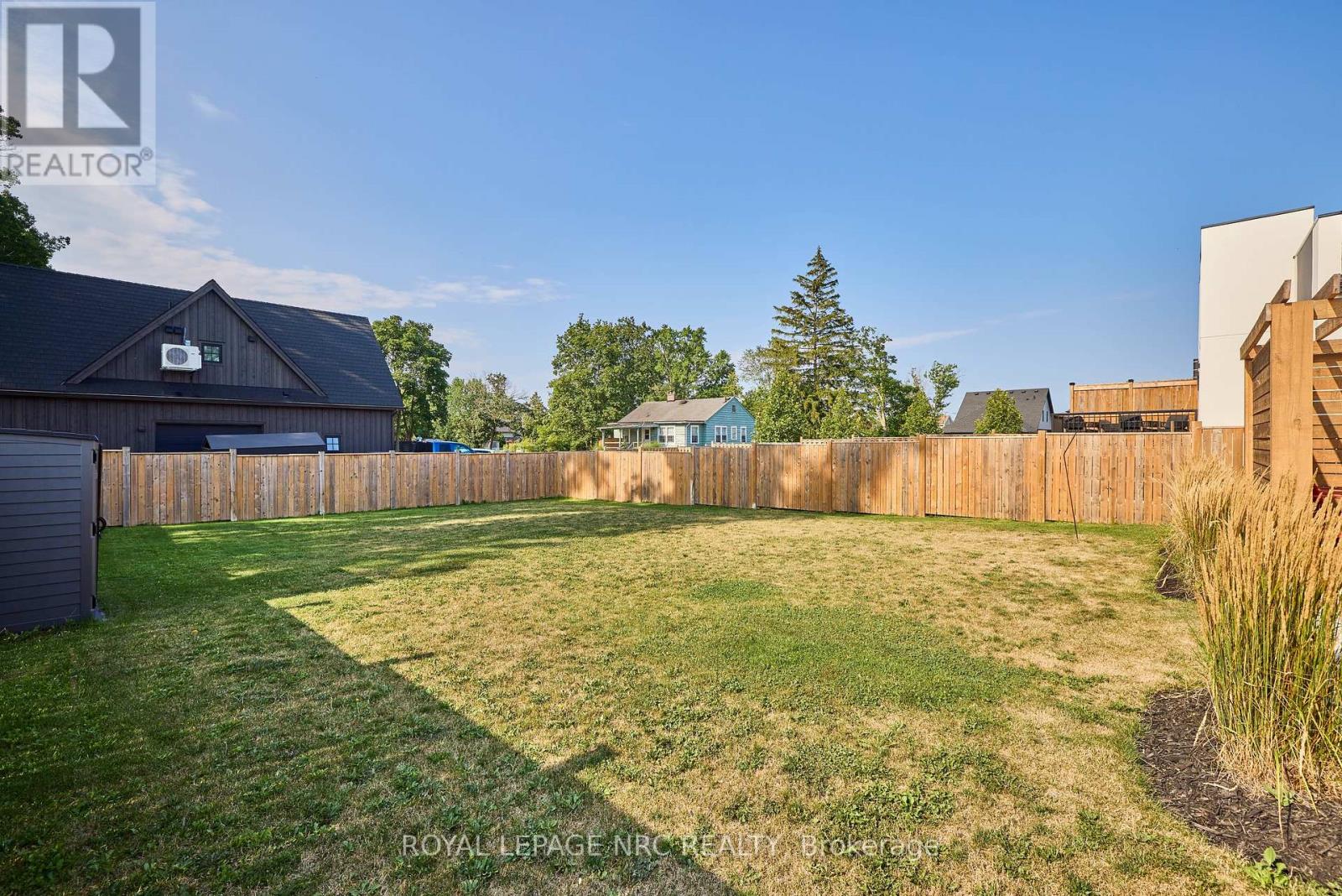 8 Hilda Street, Welland, Ontario  L3C 0H3 - Photo 10 - X12422104