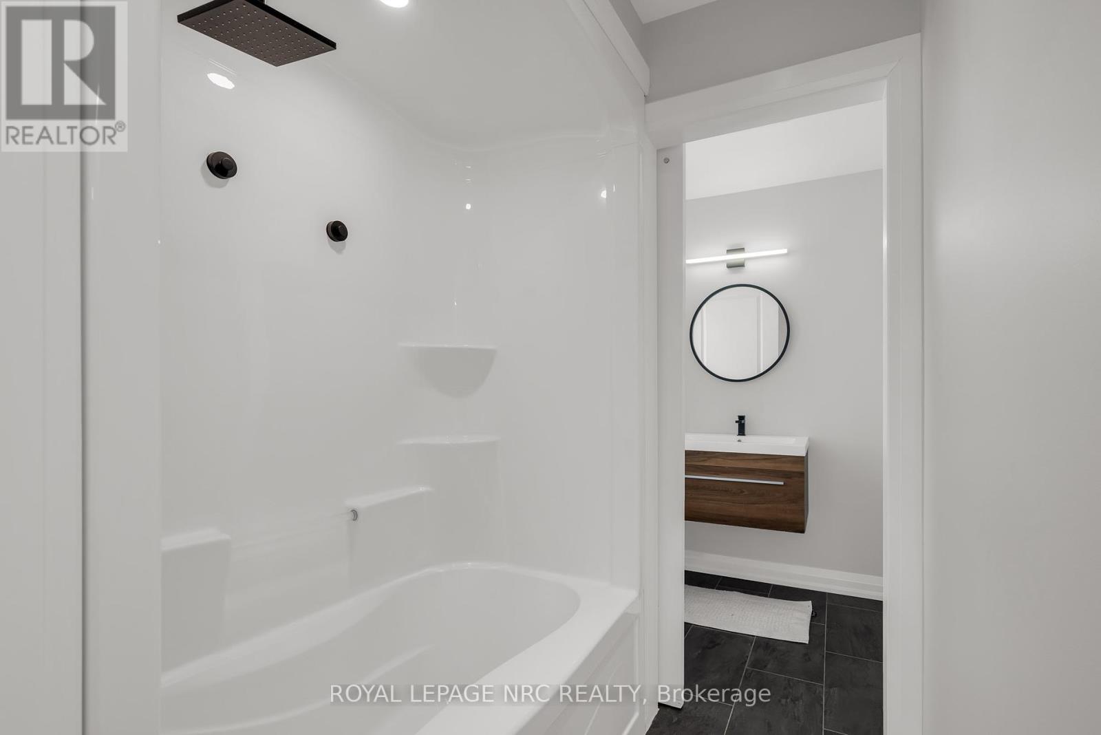 8 Hilda Street, Welland, Ontario  L3C 0H3 - Photo 30 - X12422104