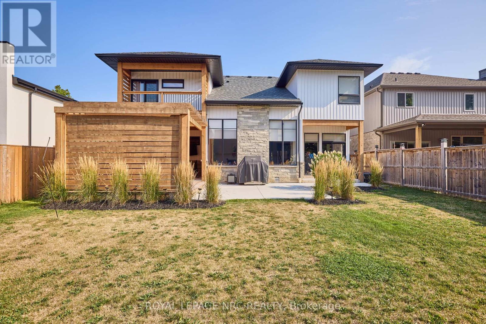 8 Hilda Street, Welland, Ontario  L3C 0H3 - Photo 4 - X12422104