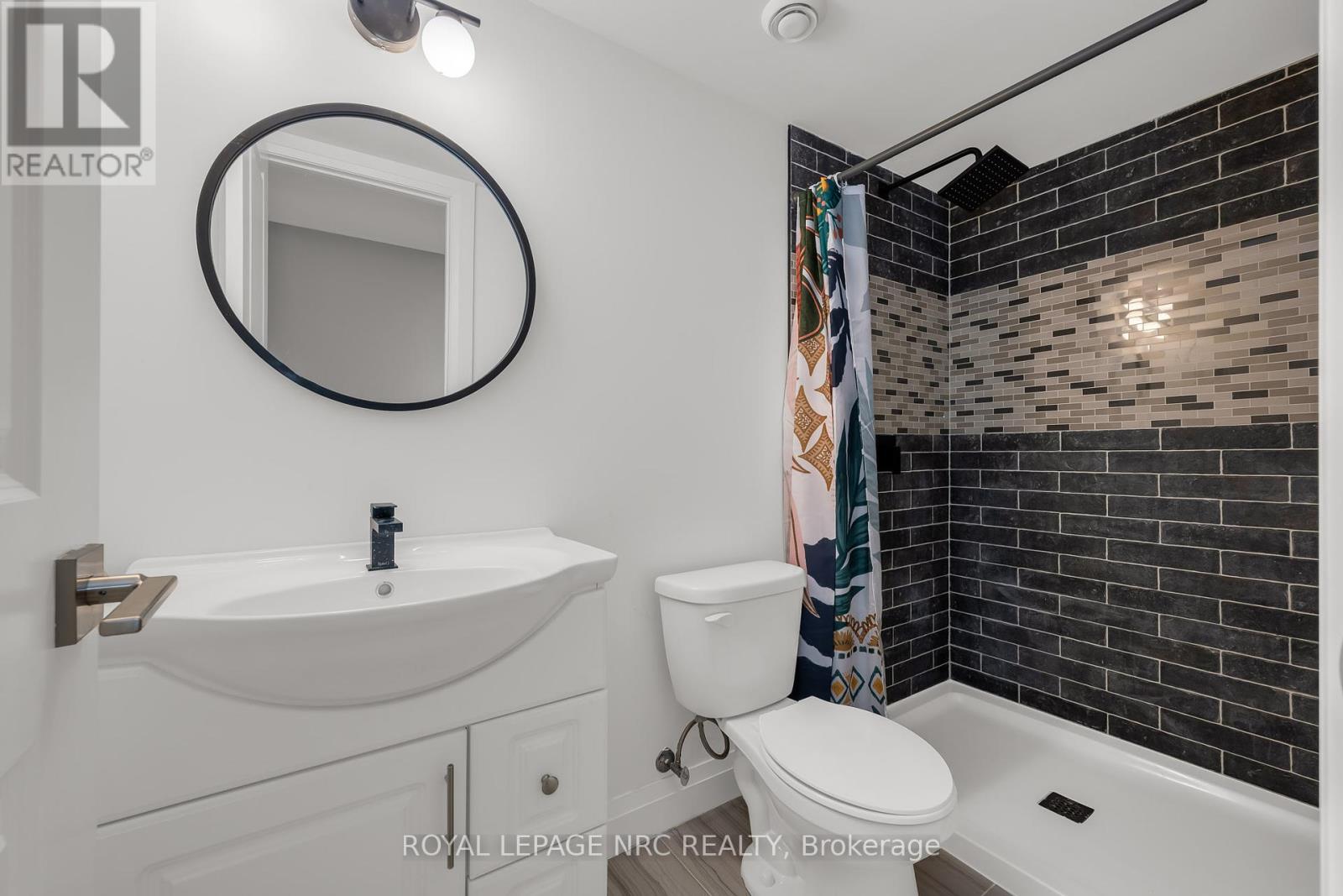 8 Hilda Street, Welland, Ontario  L3C 0H3 - Photo 48 - X12422104