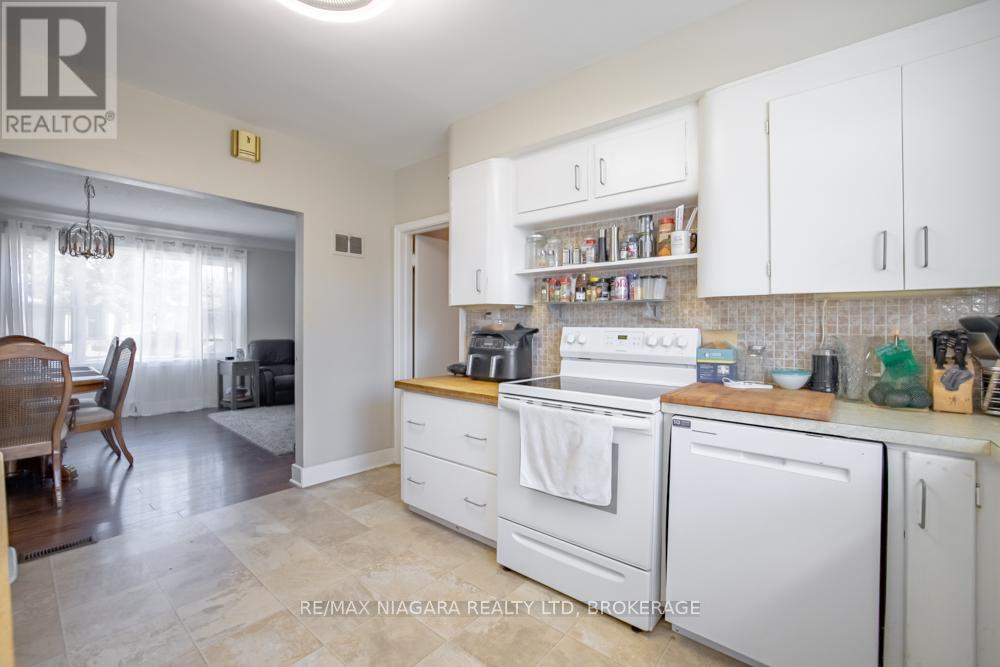 55 Ann Street, Thorold, Ontario  L2V 2J8 - Photo 7 - X12422128