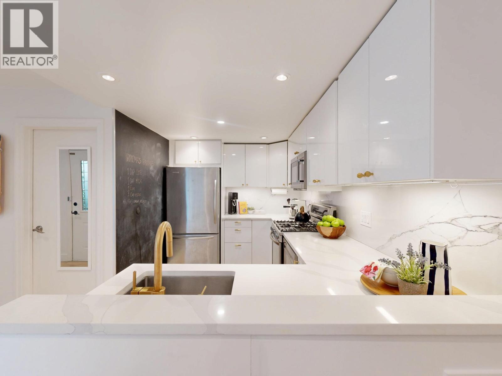 2409 W 5th Avenue, Vancouver, British Columbia  V6K 1S7 - Photo 8 - R3051149