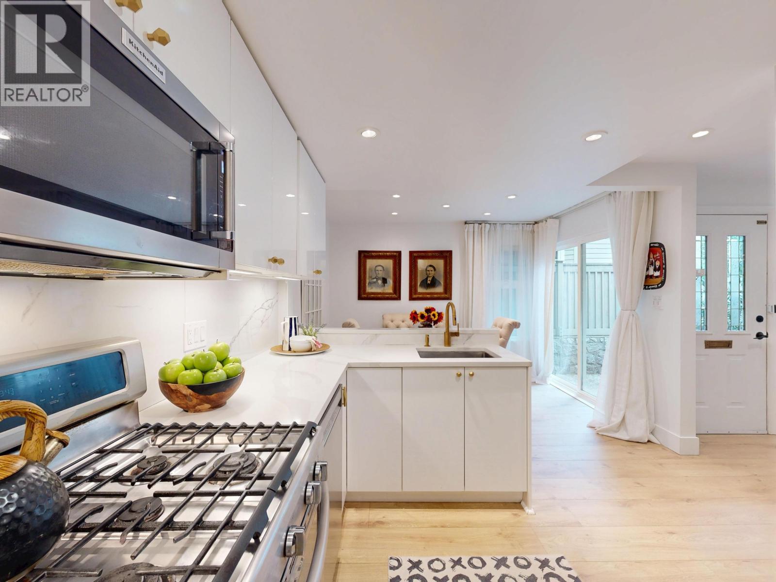 2409 W 5th Avenue, Vancouver, British Columbia  V6K 1S7 - Photo 9 - R3051149