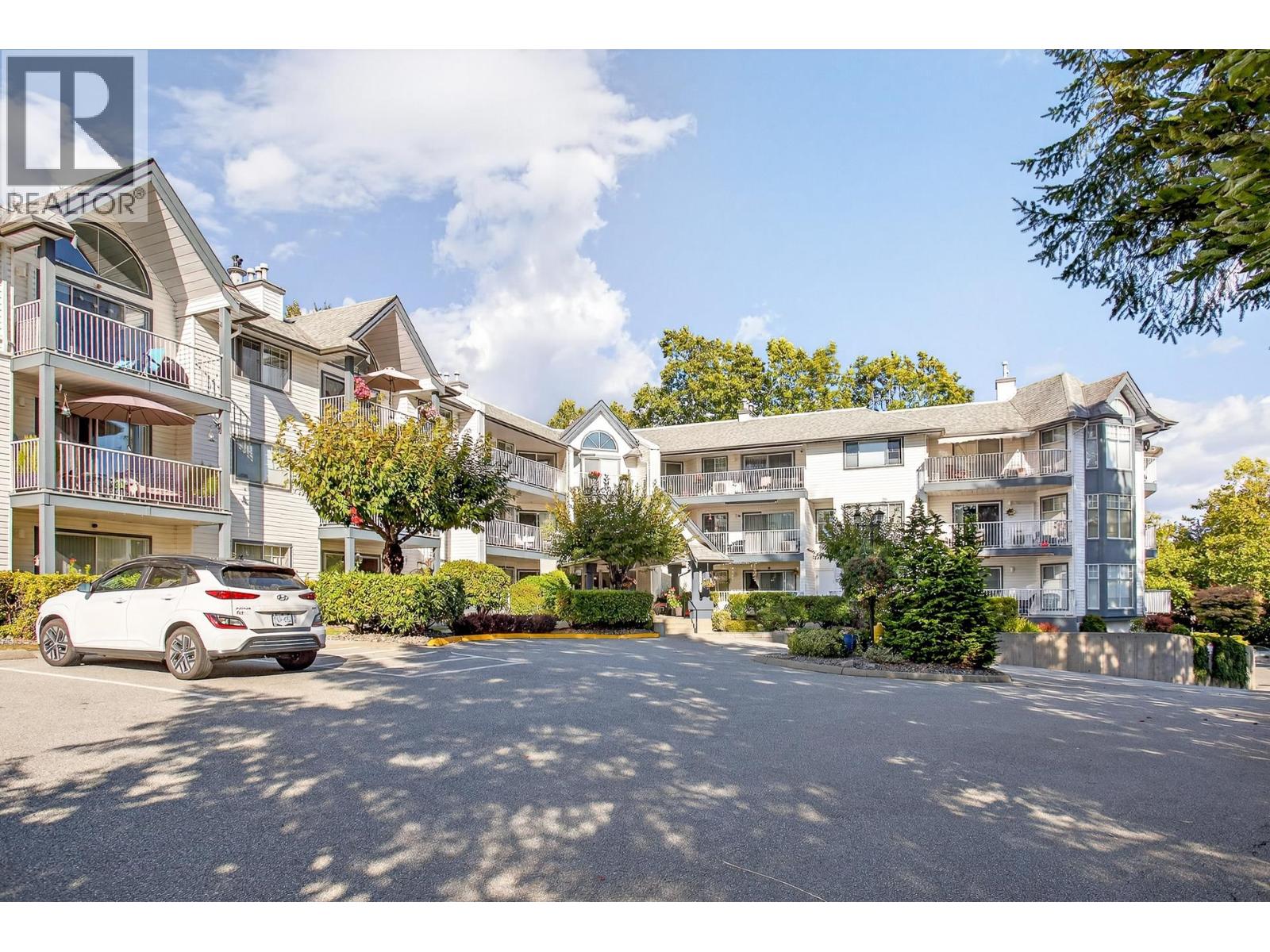 301 11601 227 Street, Maple Ridge, British Columbia  V2X 0J7 - Photo 2 - R3051224