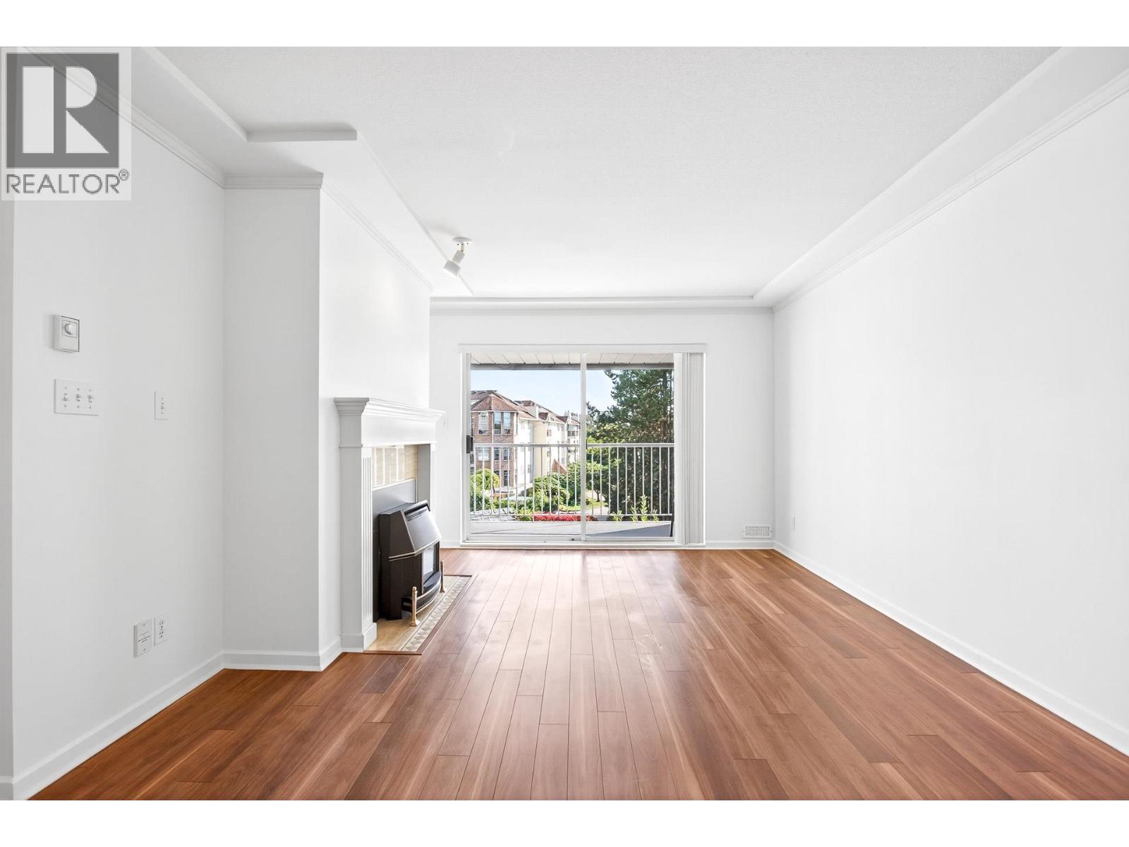 301 11601 227 Street, Maple Ridge, British Columbia  V2X 0J7 - Photo 3 - R3051224