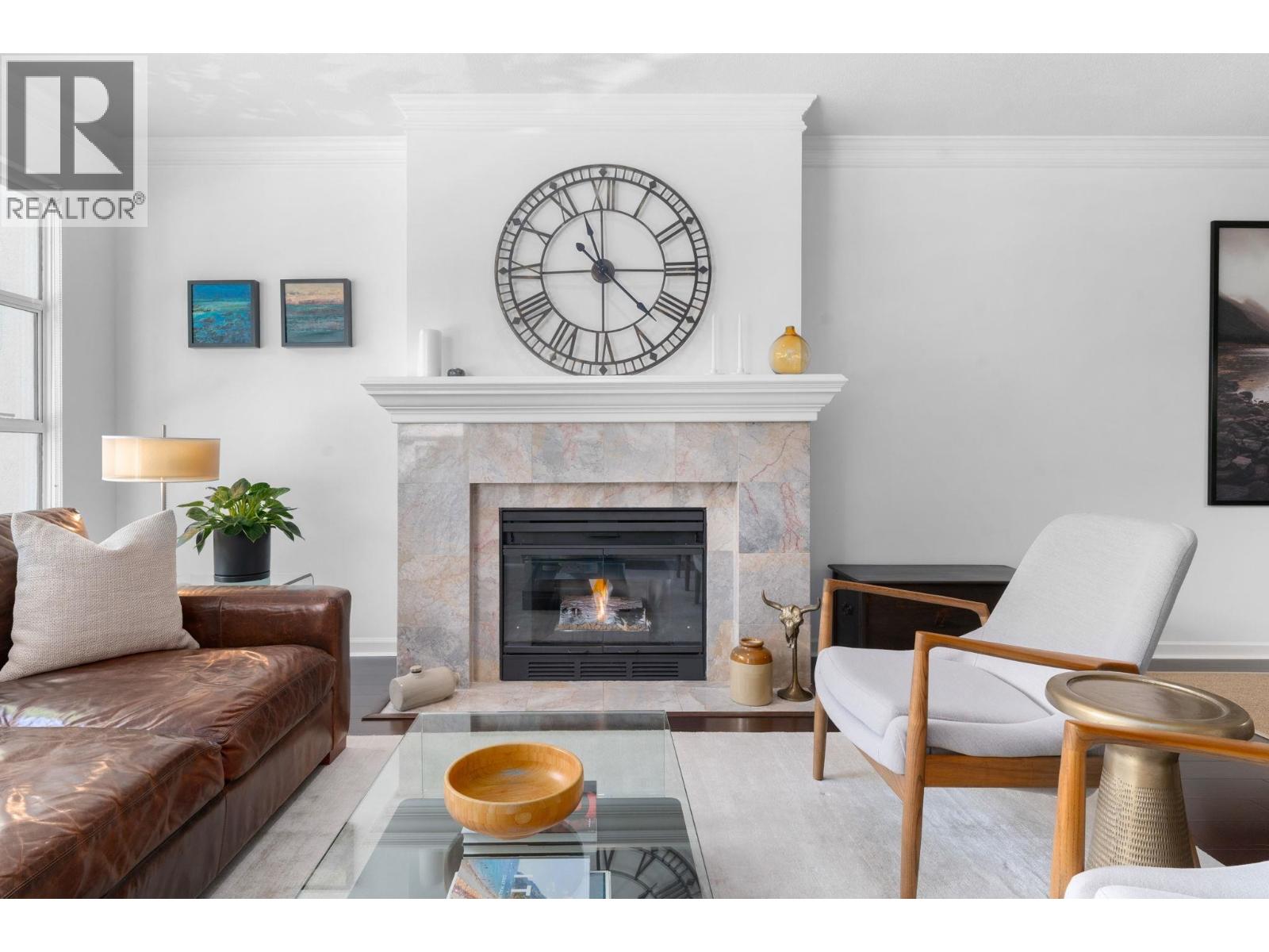 204 3151 WOODBINE DRIVE, North Vancouver, British Columbia