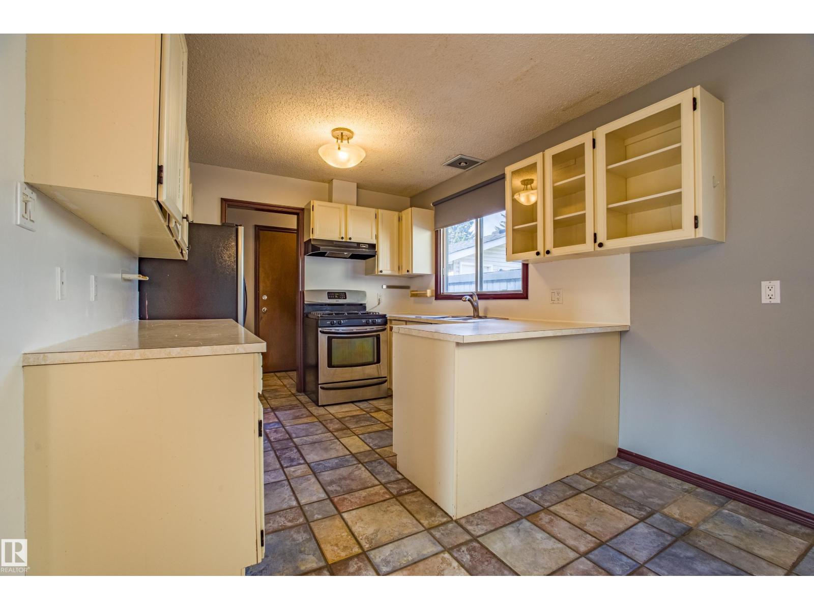 1912 68 Street Nw, Edmonton, Alberta  T5K 2J4 - Photo 11 - E4457211