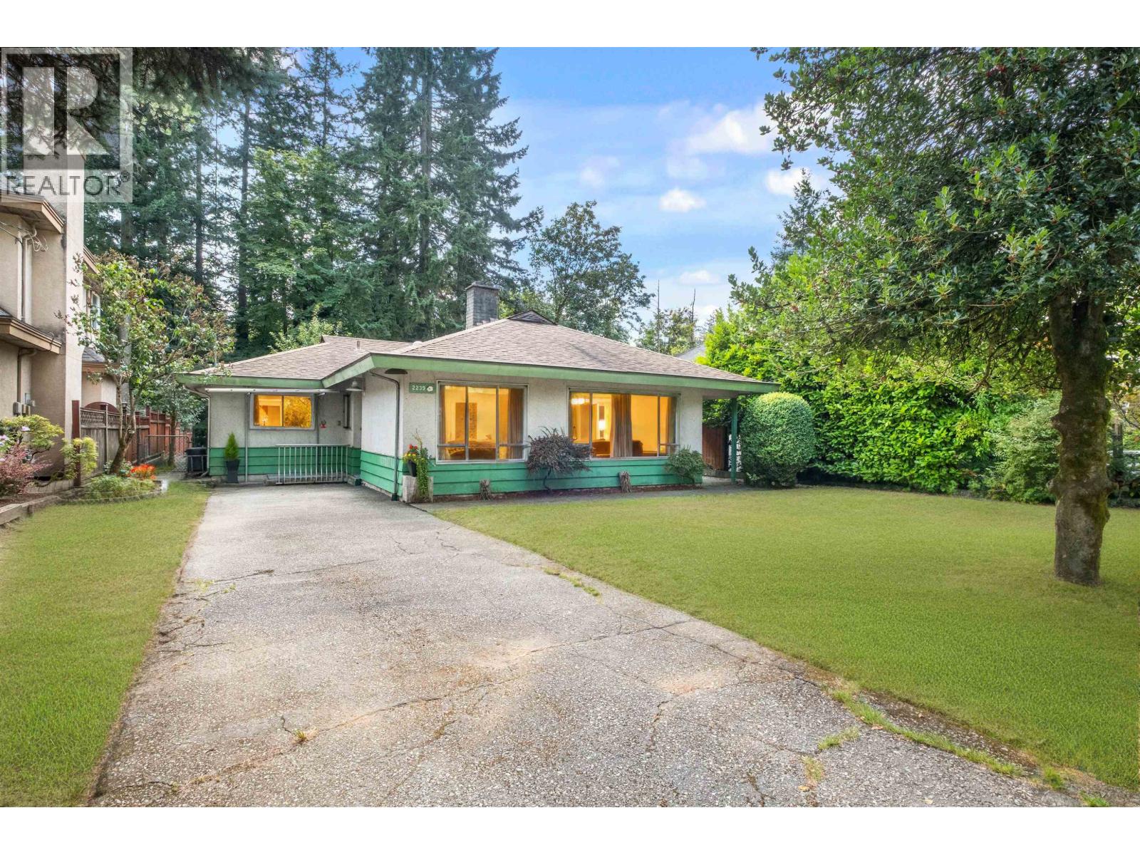 2239 Windridge Drive, North Vancouver, British Columbia  V7H 1B6 - Photo 2 - R3051238