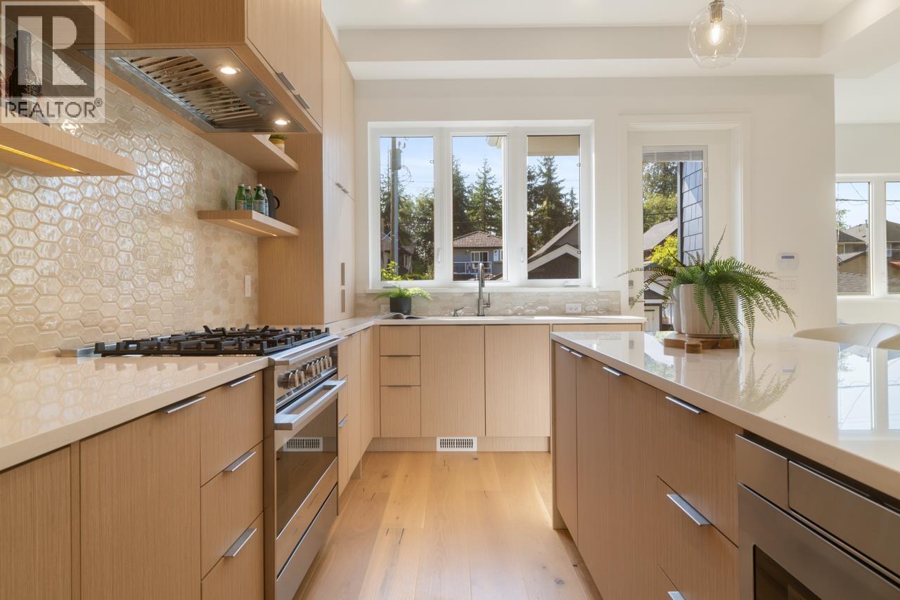 619 E 22nd Street, North Vancouver, British Columbia  V7L 3E1 - Photo 4 - R3051326