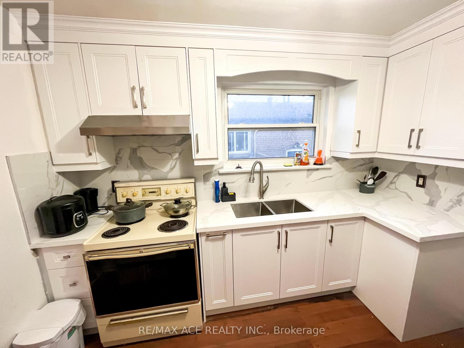 17 Huddleston Court, Toronto, Ontario  M1L 4L1 - Photo 5 - E12360588