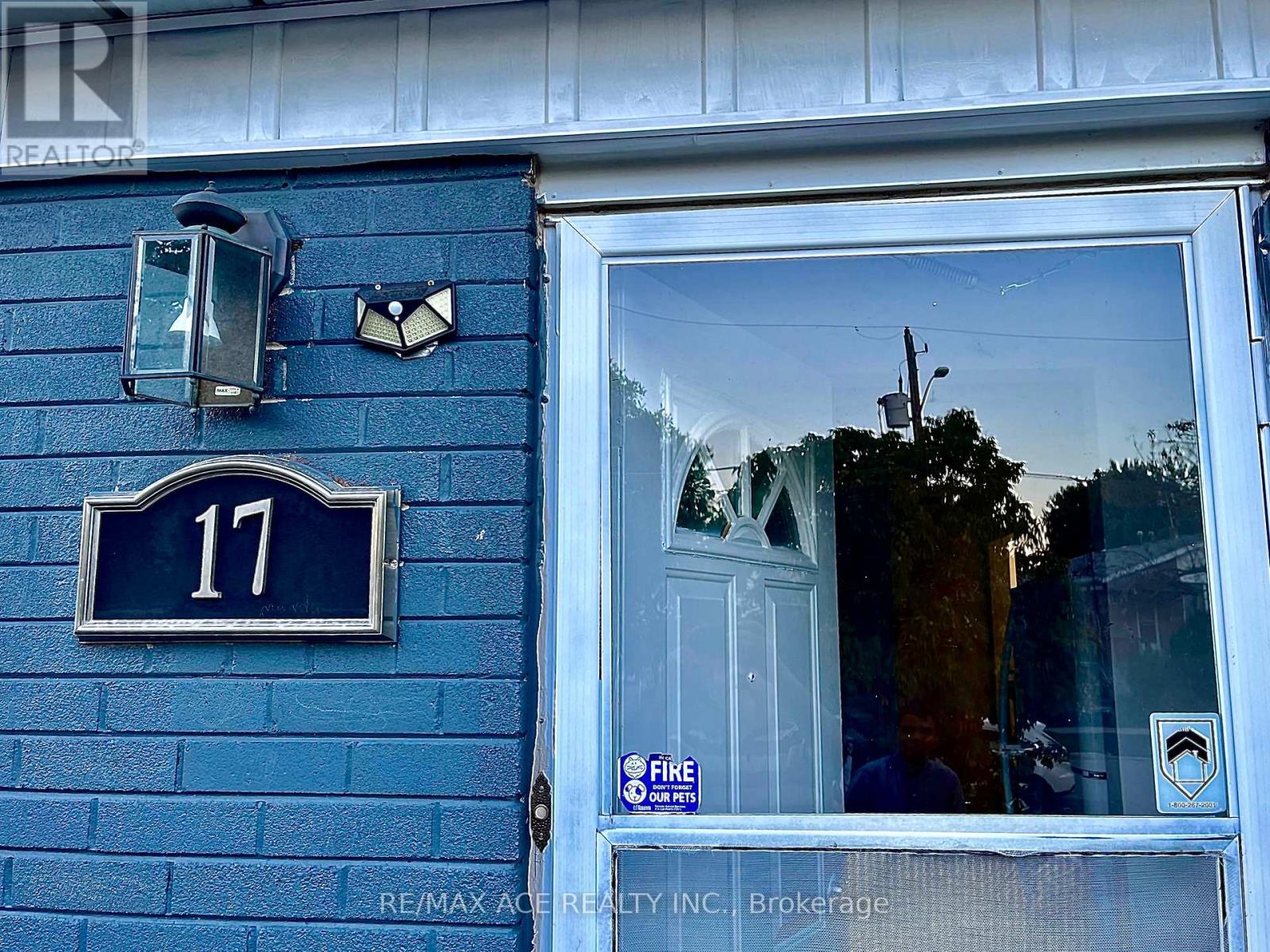 17 HUDDLESTON COURT, Toronto, Ontario