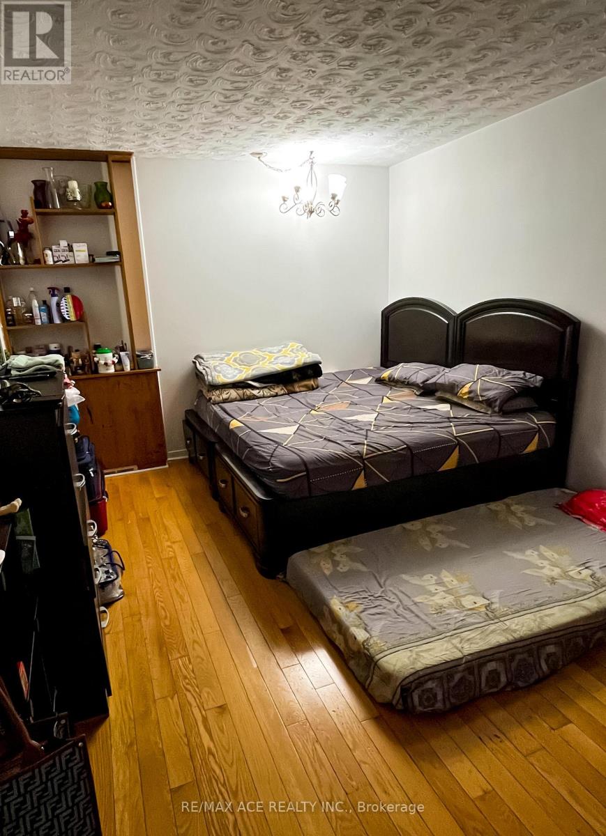 17 Huddleston Court, Toronto, Ontario  M1L 4L1 - Photo 6 - E12360588