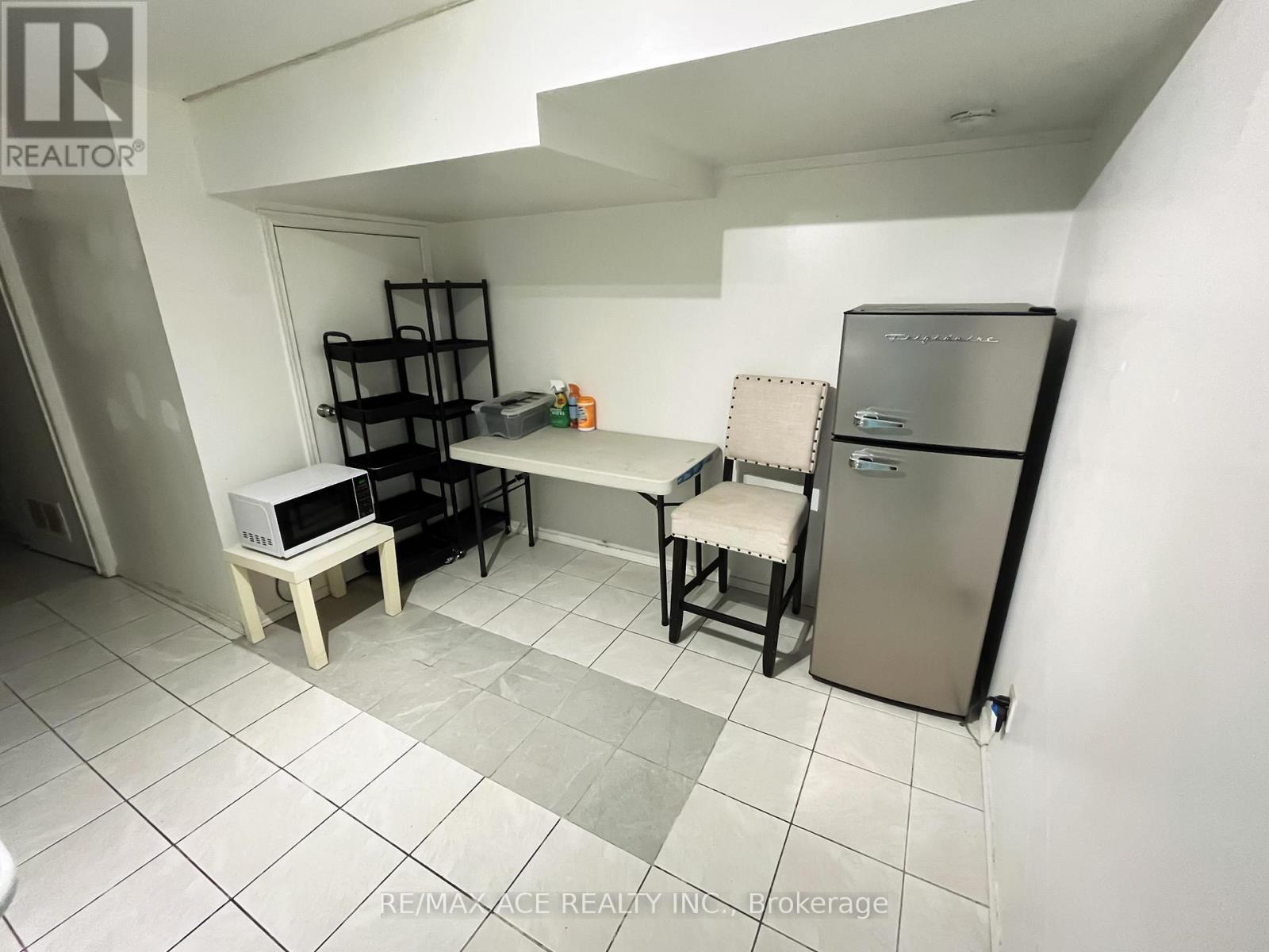 17 Huddleston Court, Toronto, Ontario  M1L 4L1 - Photo 8 - E12360588