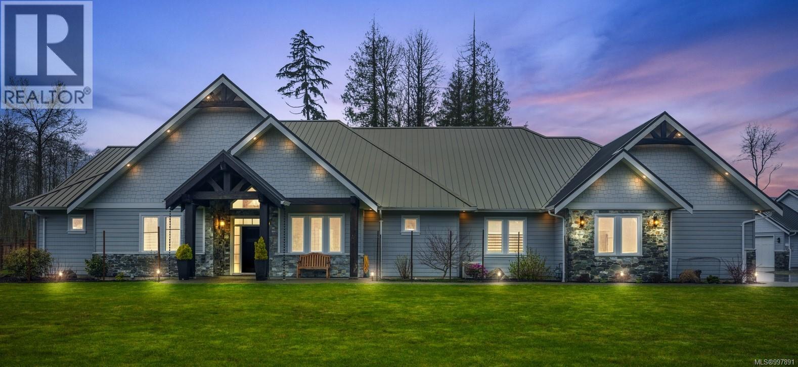 8757/8761 Oyster River Way, Black Creek, British Columbia