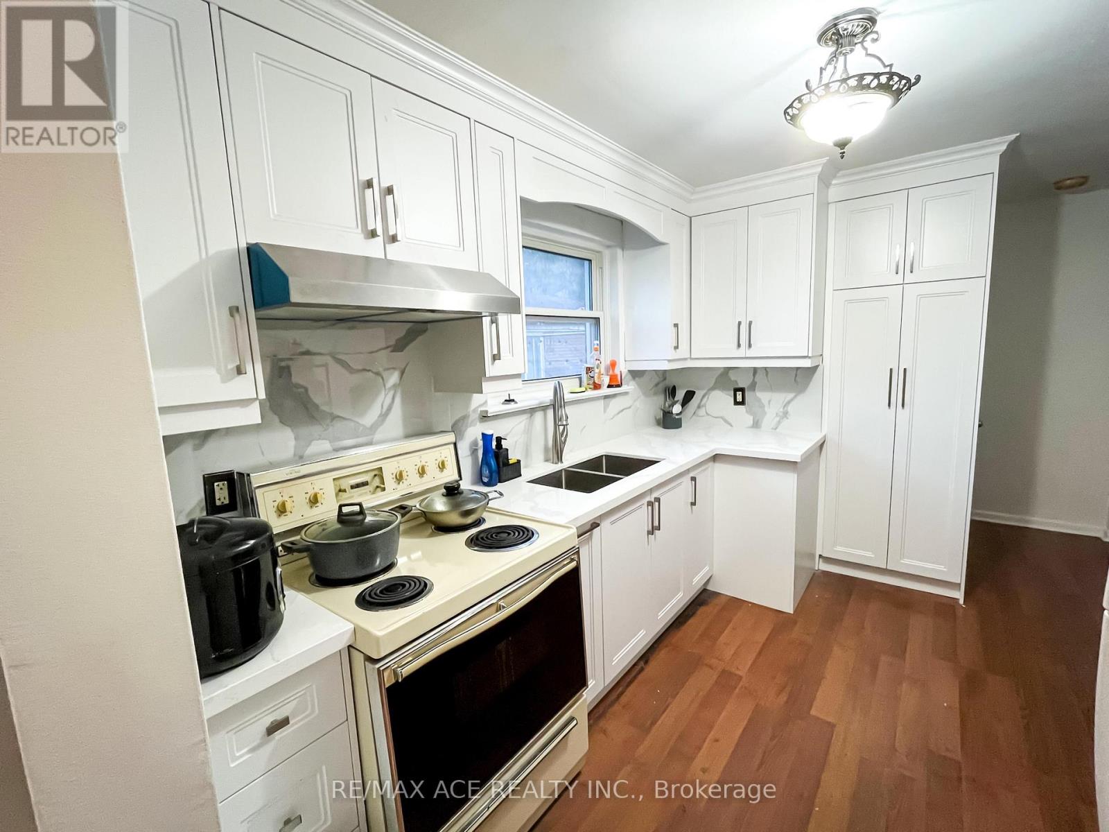 17 Huddleston Court, Toronto, Ontario  M1L 4L1 - Photo 3 - E12360588