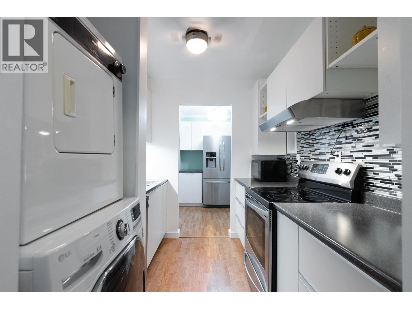 402 9880 Manchester Drive, Burnaby, British Columbia  V3N 4R3 - Photo 4 - R2995450