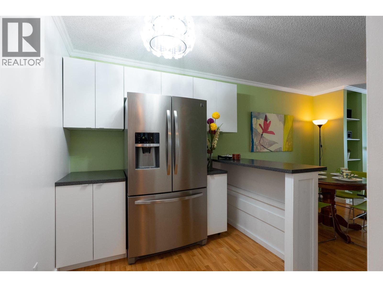 402 9880 Manchester Drive, Burnaby, British Columbia  V3N 4R3 - Photo 5 - R2995450