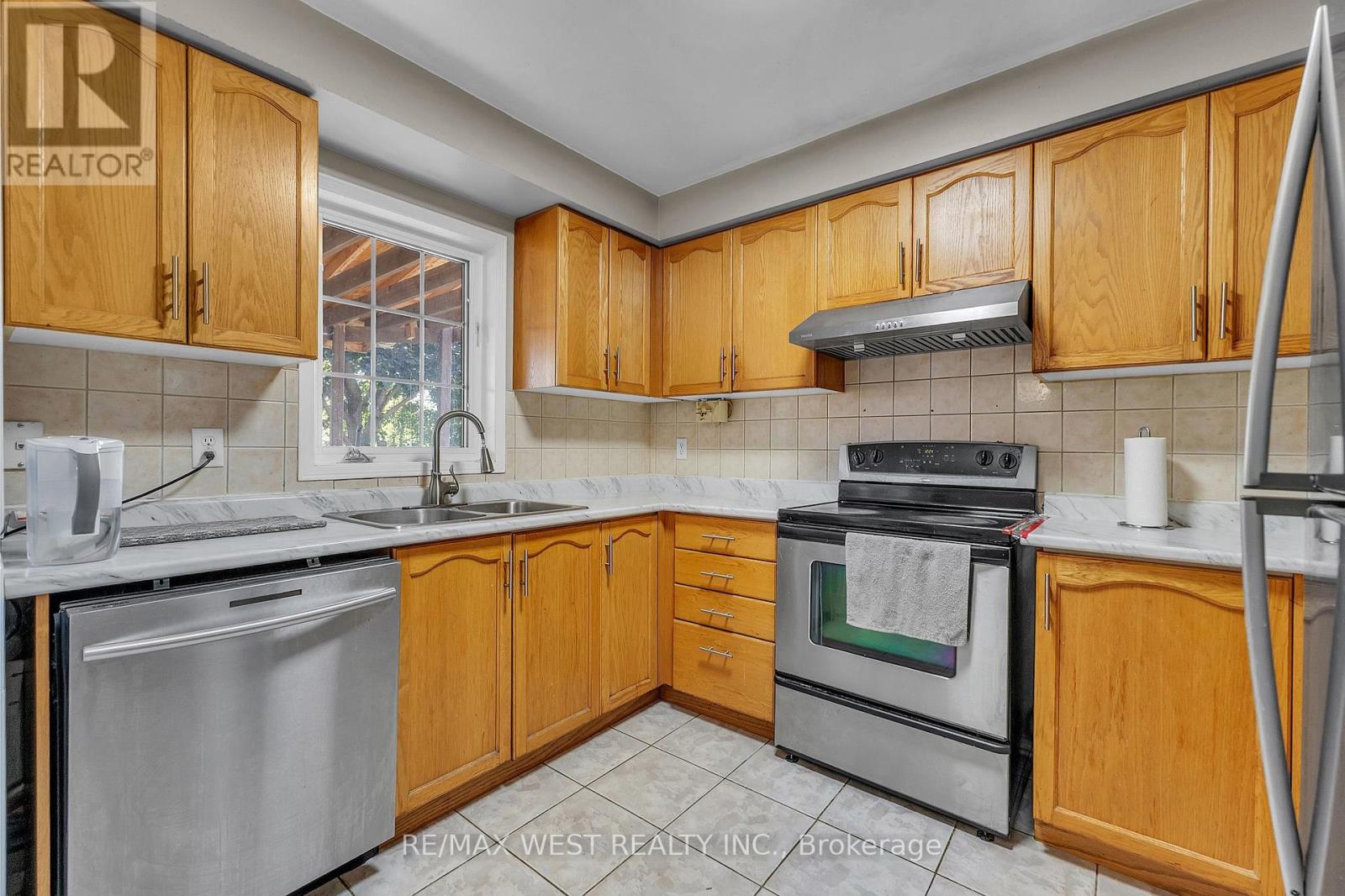 32 Weather Vane Lane, Brampton, Ontario  L6X 4R5 - Photo 15 - W12413864