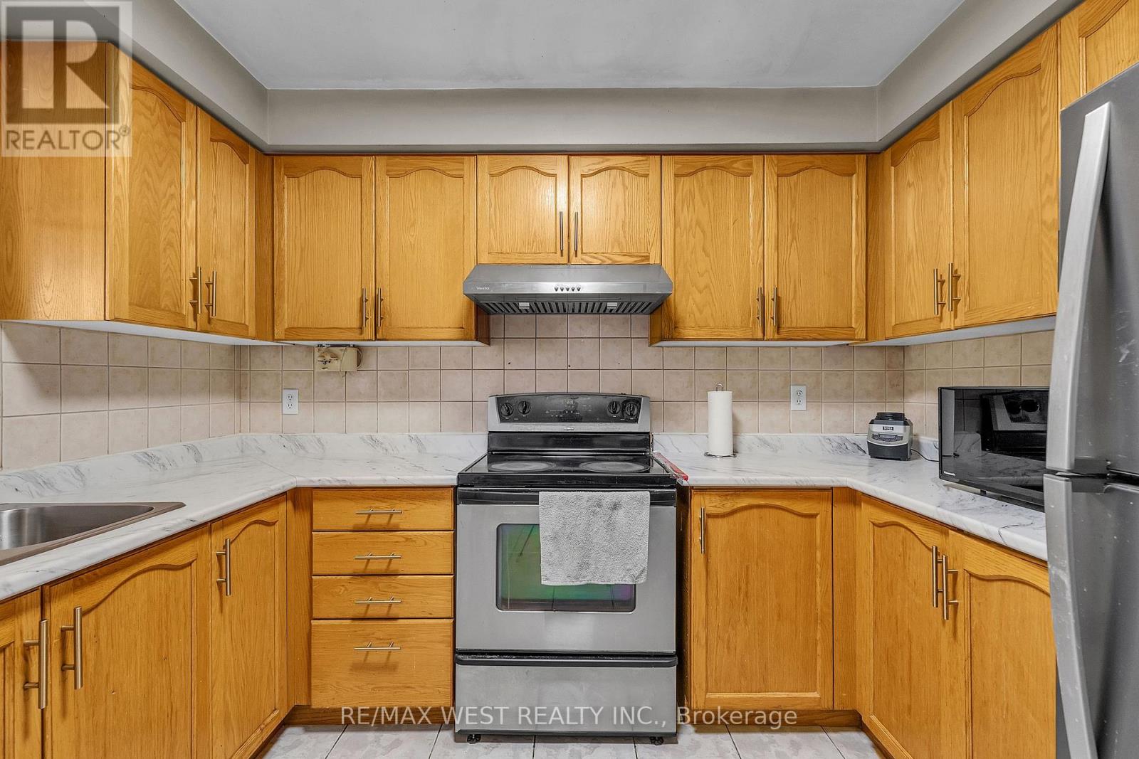 32 Weather Vane Lane, Brampton, Ontario  L6X 4R5 - Photo 16 - W12413864
