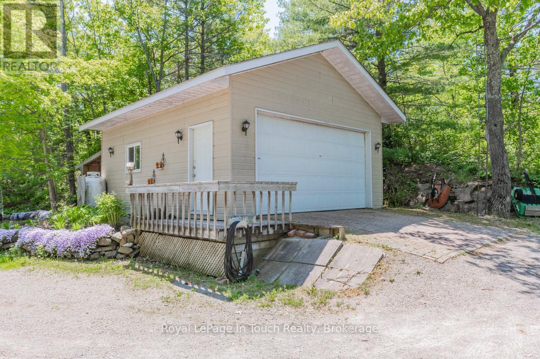285 Crooked Bay Road, Georgian Bay, Ontario  L0K 1S0 - Photo 22 - X12319880