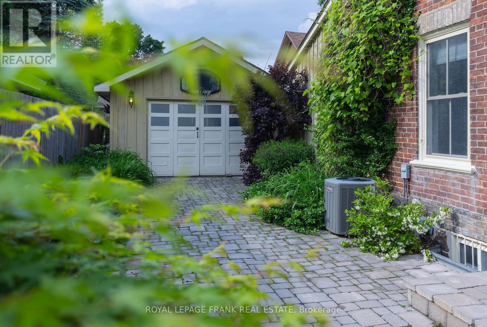 454 Weller Street, Peterborough Central, Ontario  K9H 2N6 - Photo 2 - X12337739