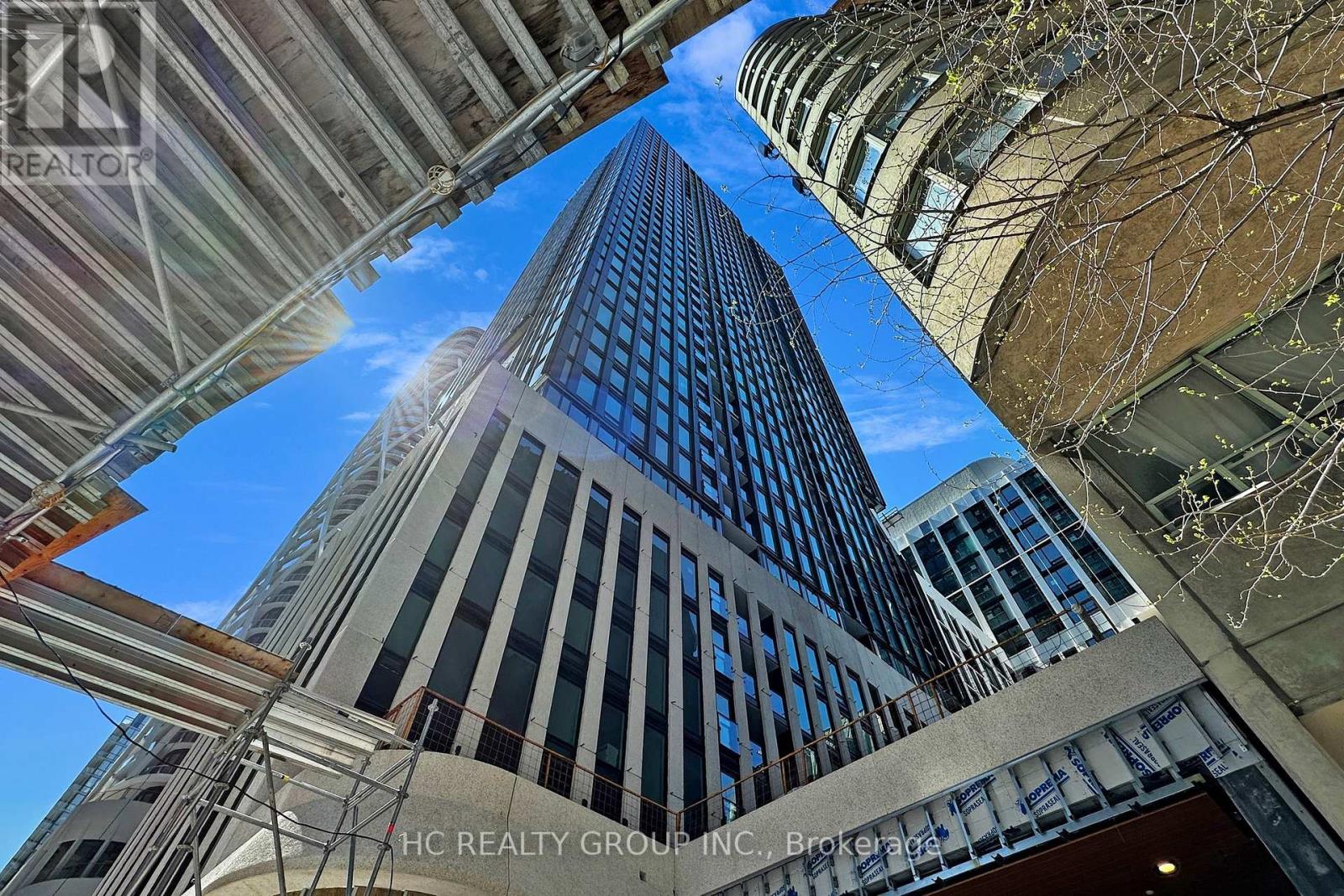 608 - 238 Simcoe Street W, Toronto, Ontario  M5T 3B9 - Photo 1 - C12422026