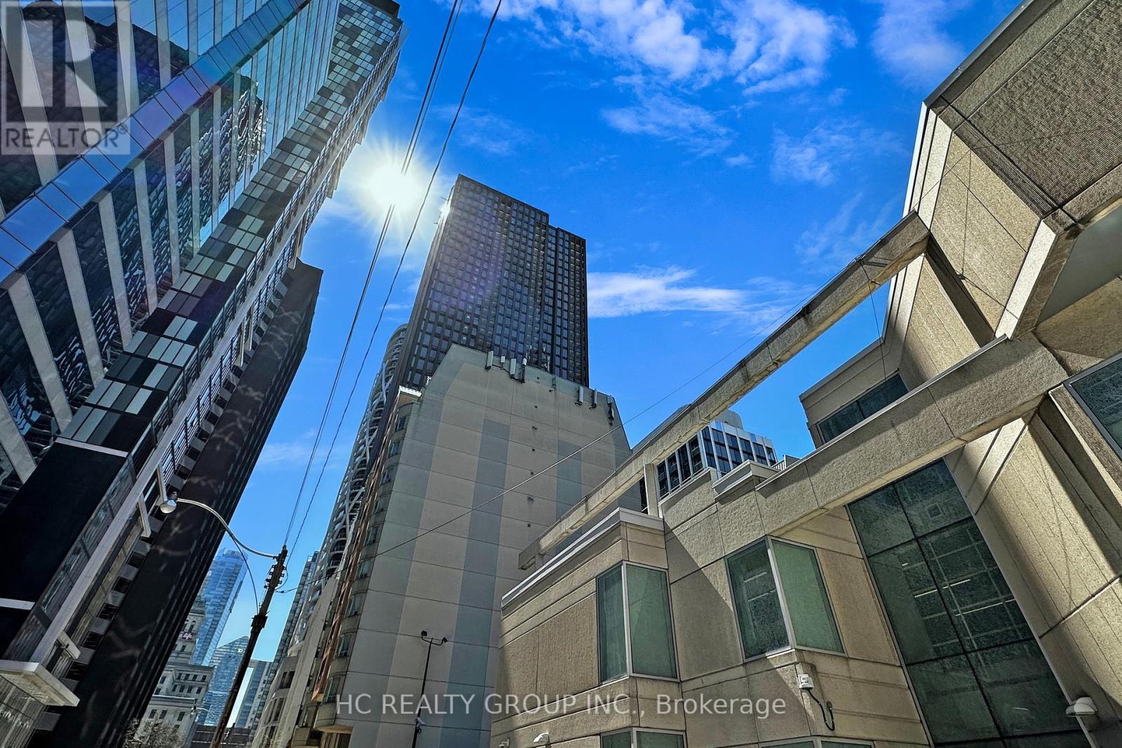 608 - 238 Simcoe Street W, Toronto, Ontario  M5T 3B9 - Photo 2 - C12422026