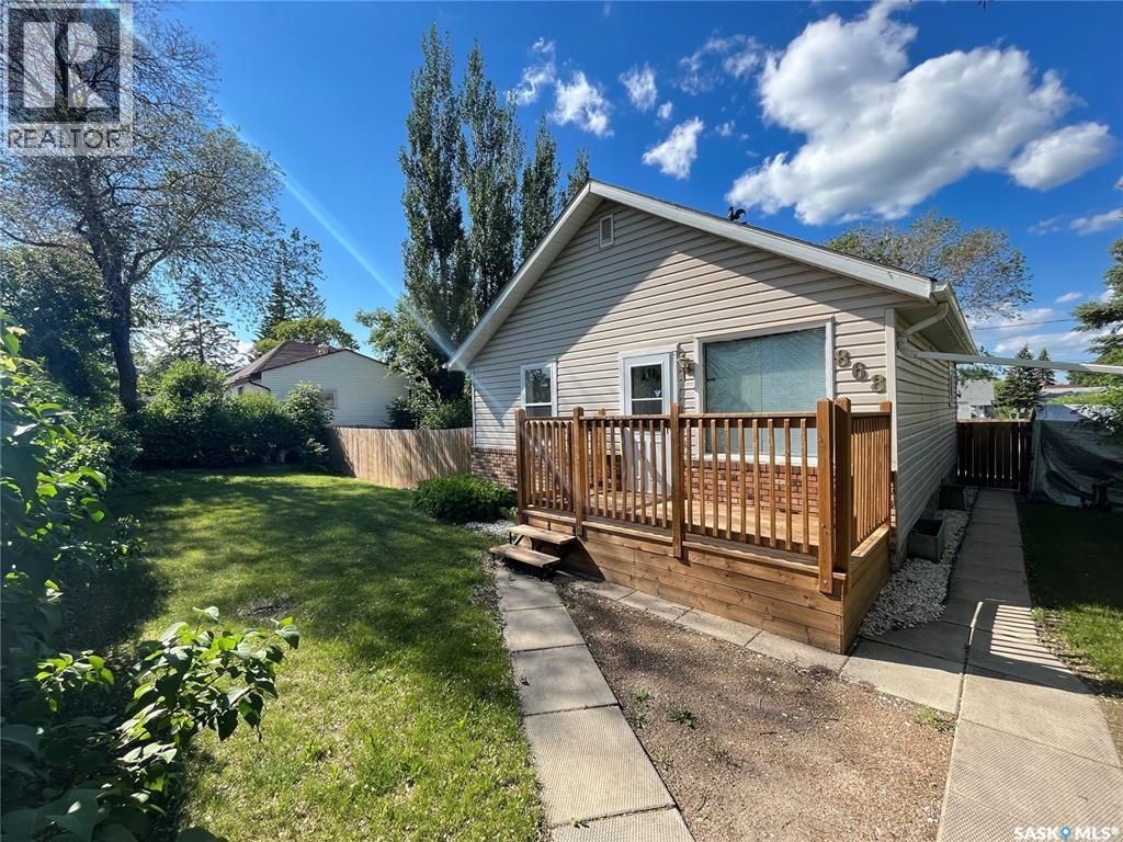 325 15th Street W, Prince Albert, Saskatchewan  S6V 4A2 - Photo 2 - SK019150