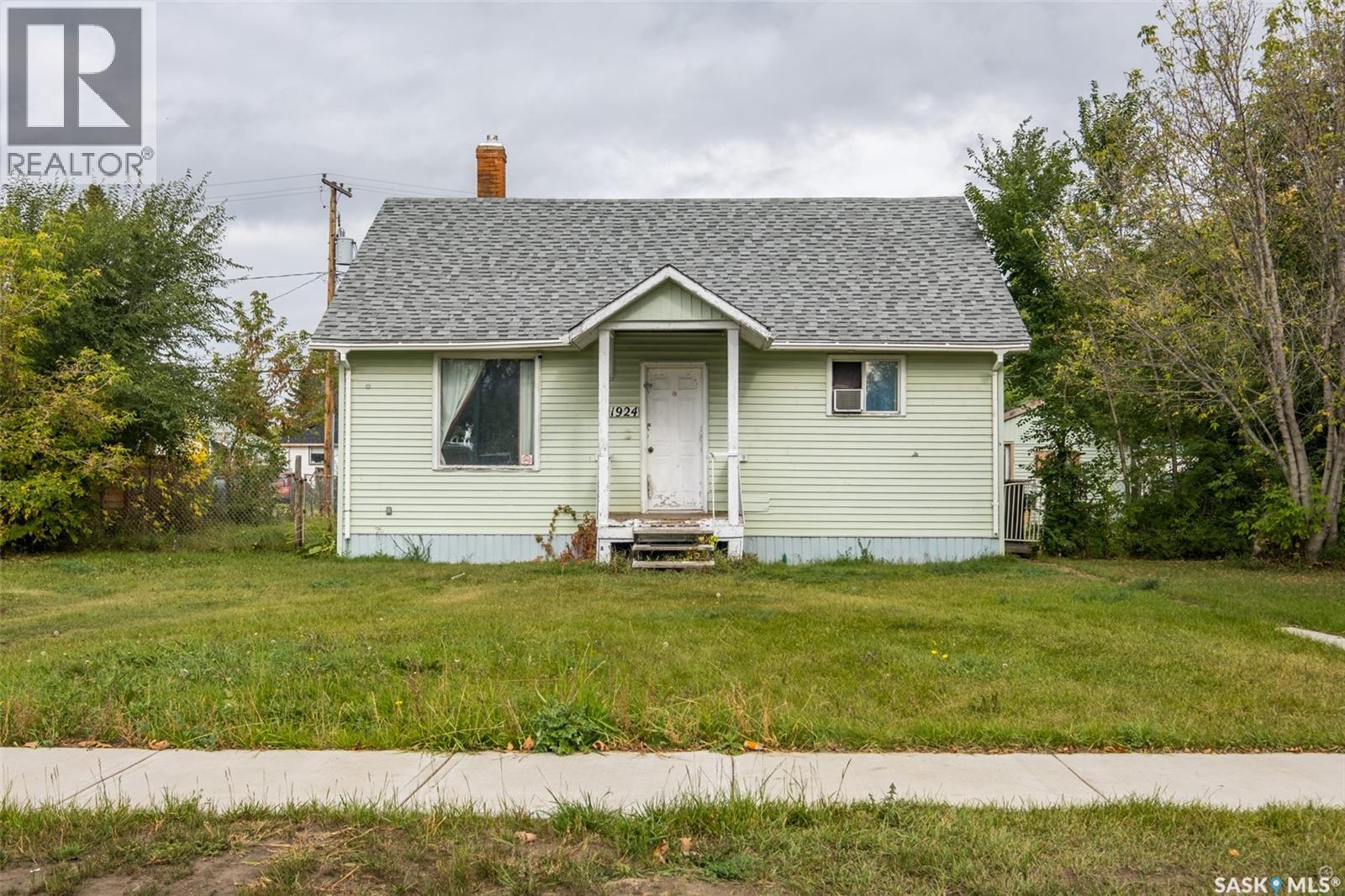 325 15th Street W, Prince Albert, Saskatchewan  S6V 4A2 - Photo 3 - SK019150