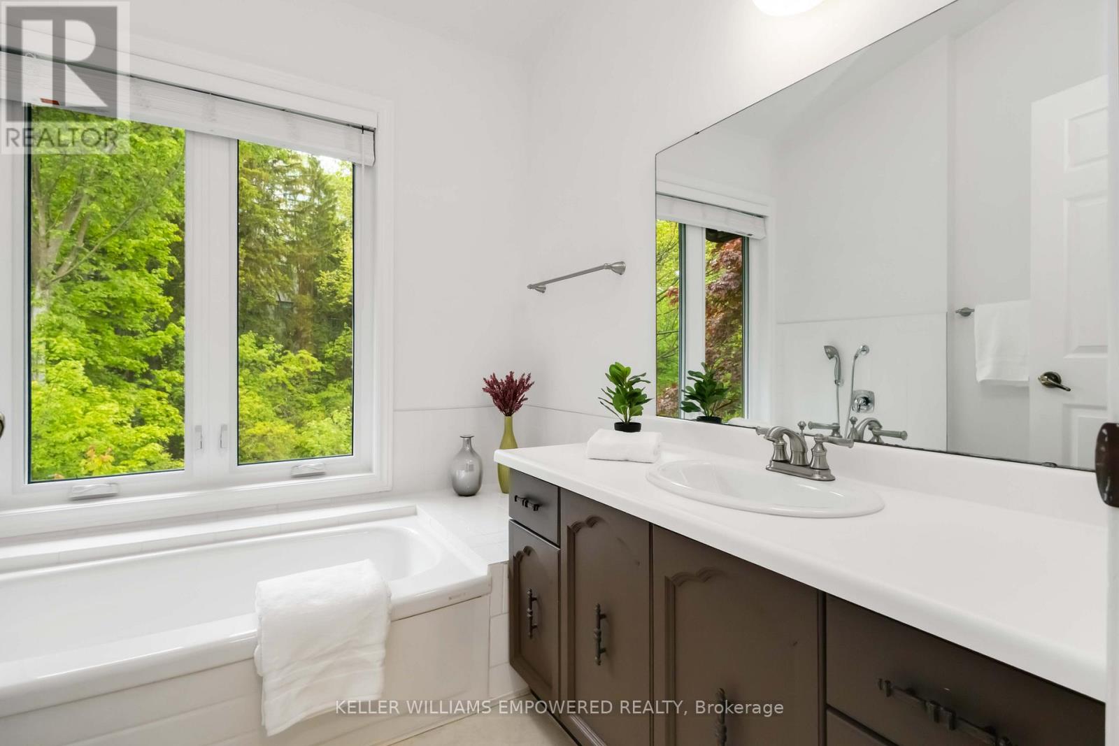 37 Rainbow Creekway, Toronto, Ontario  M2K 2T9 - Photo 17 - C12422093