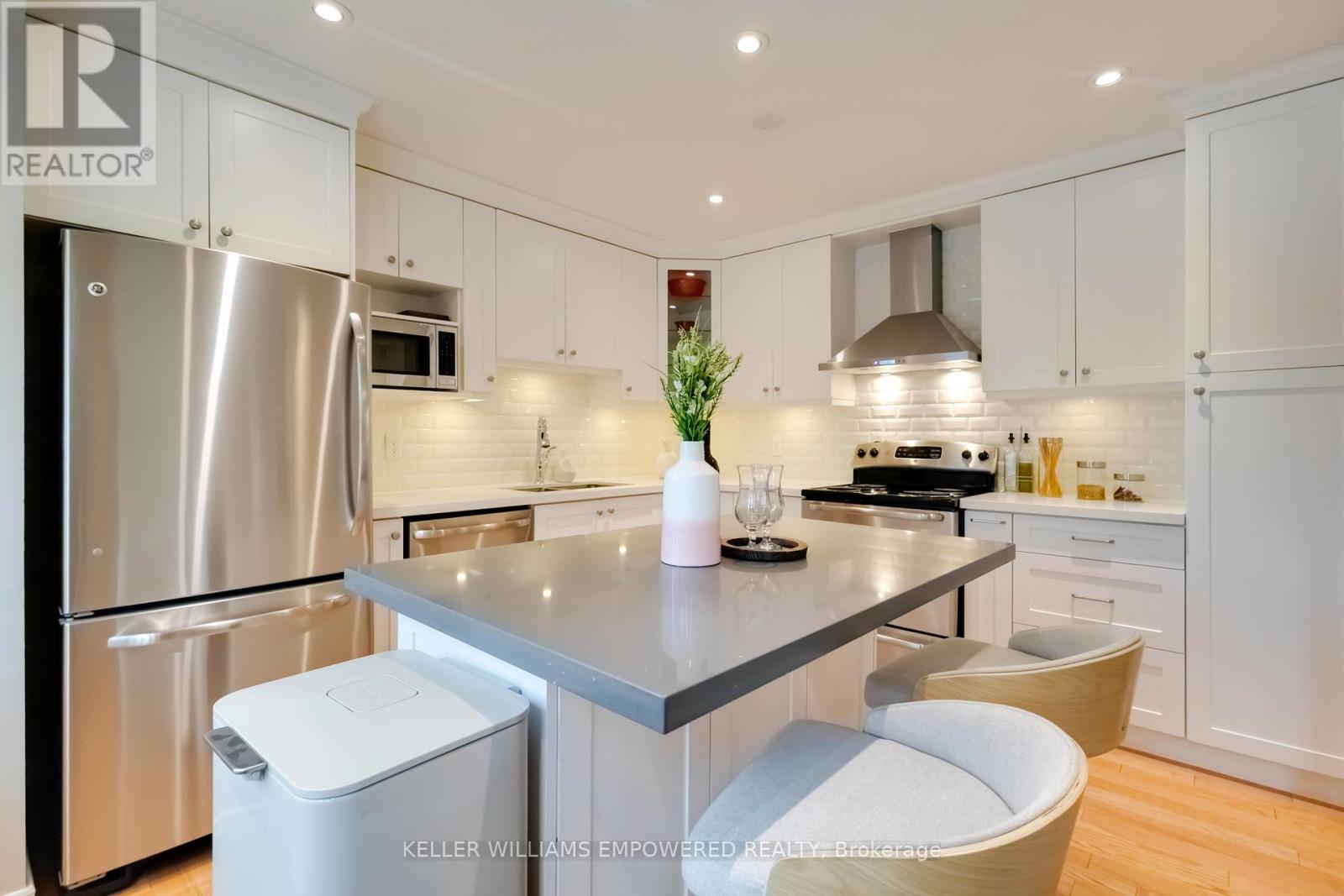 37 Rainbow Creekway, Toronto, Ontario  M2K 2T9 - Photo 7 - C12422093